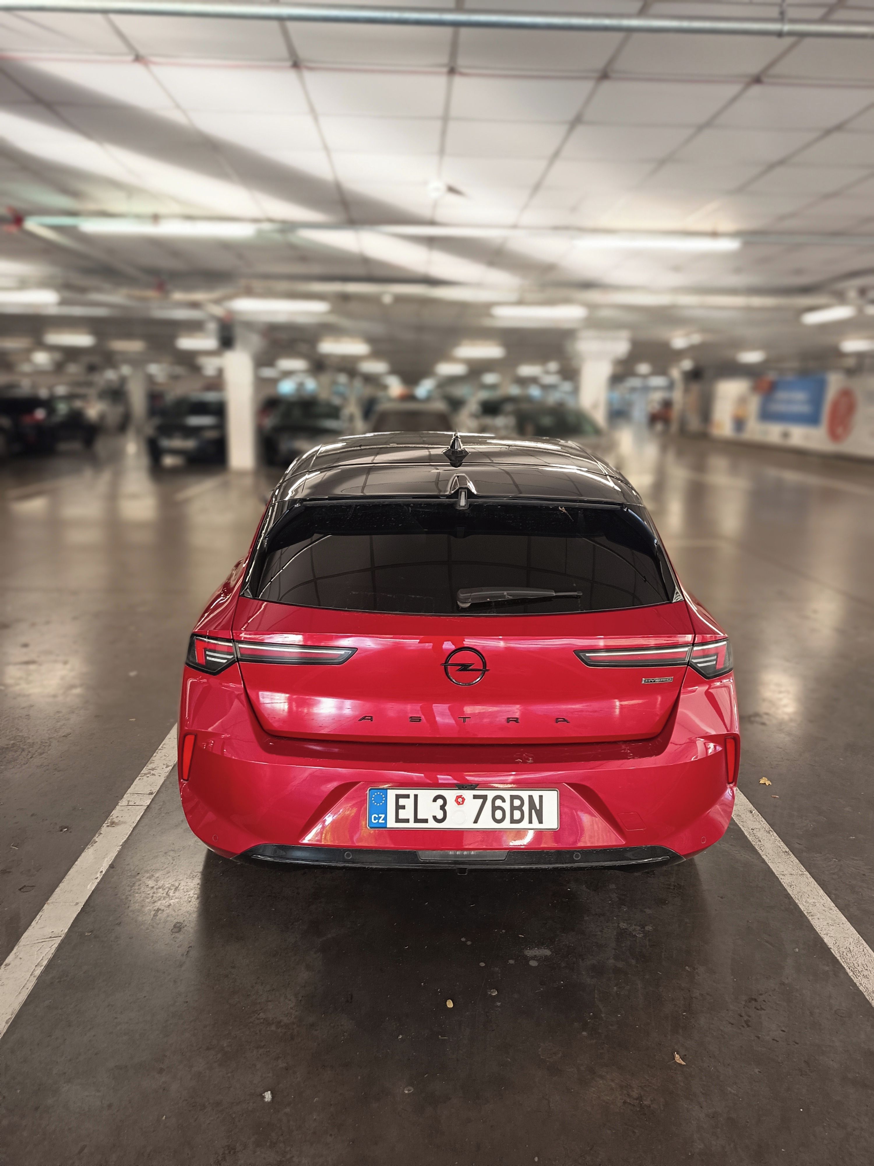 Opel Astra, Opel Astra 1.6 Plug-in Hybrid - fotka 6