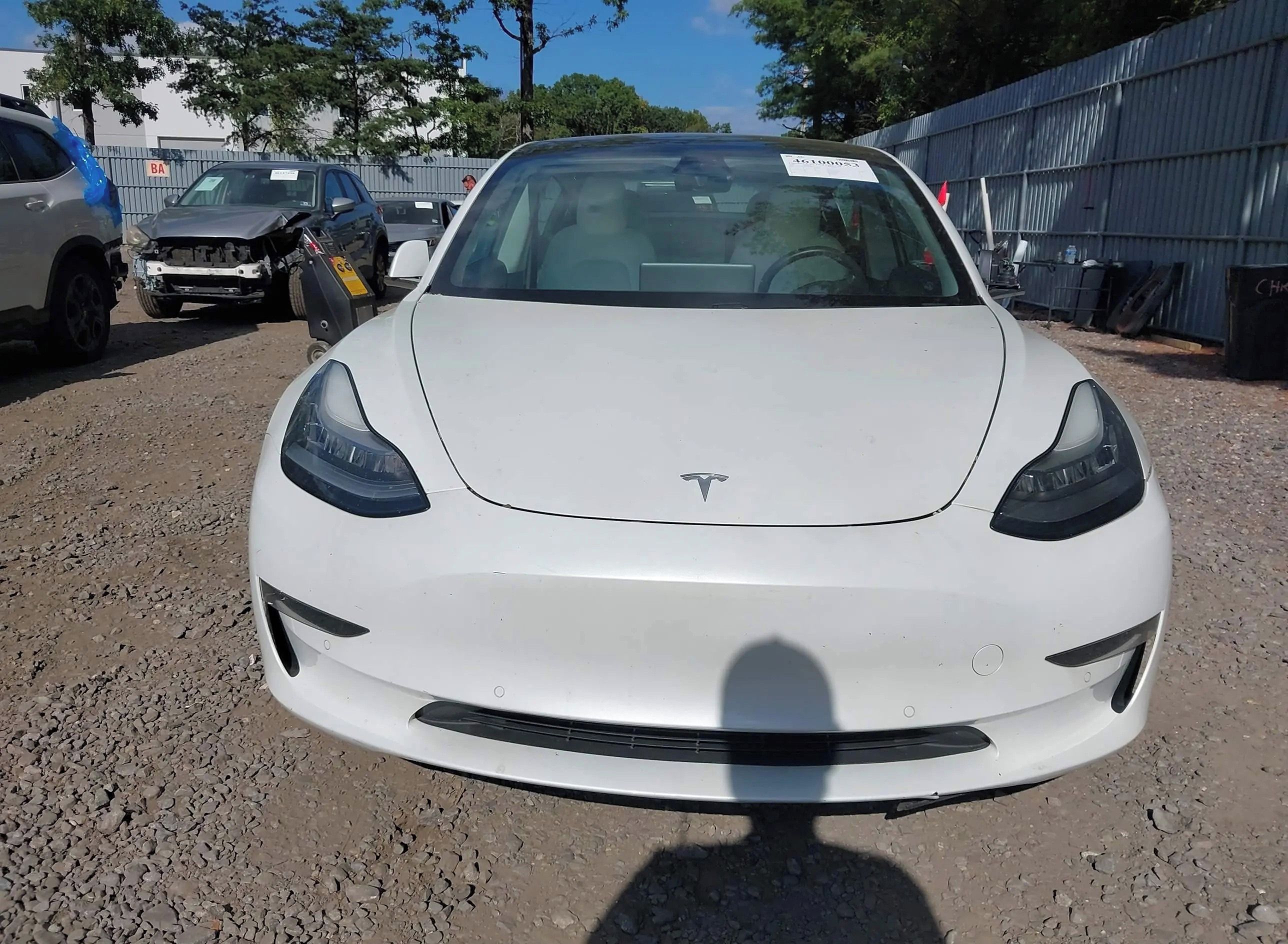 Tesla Model 3, Auto na cestě - fotka 2