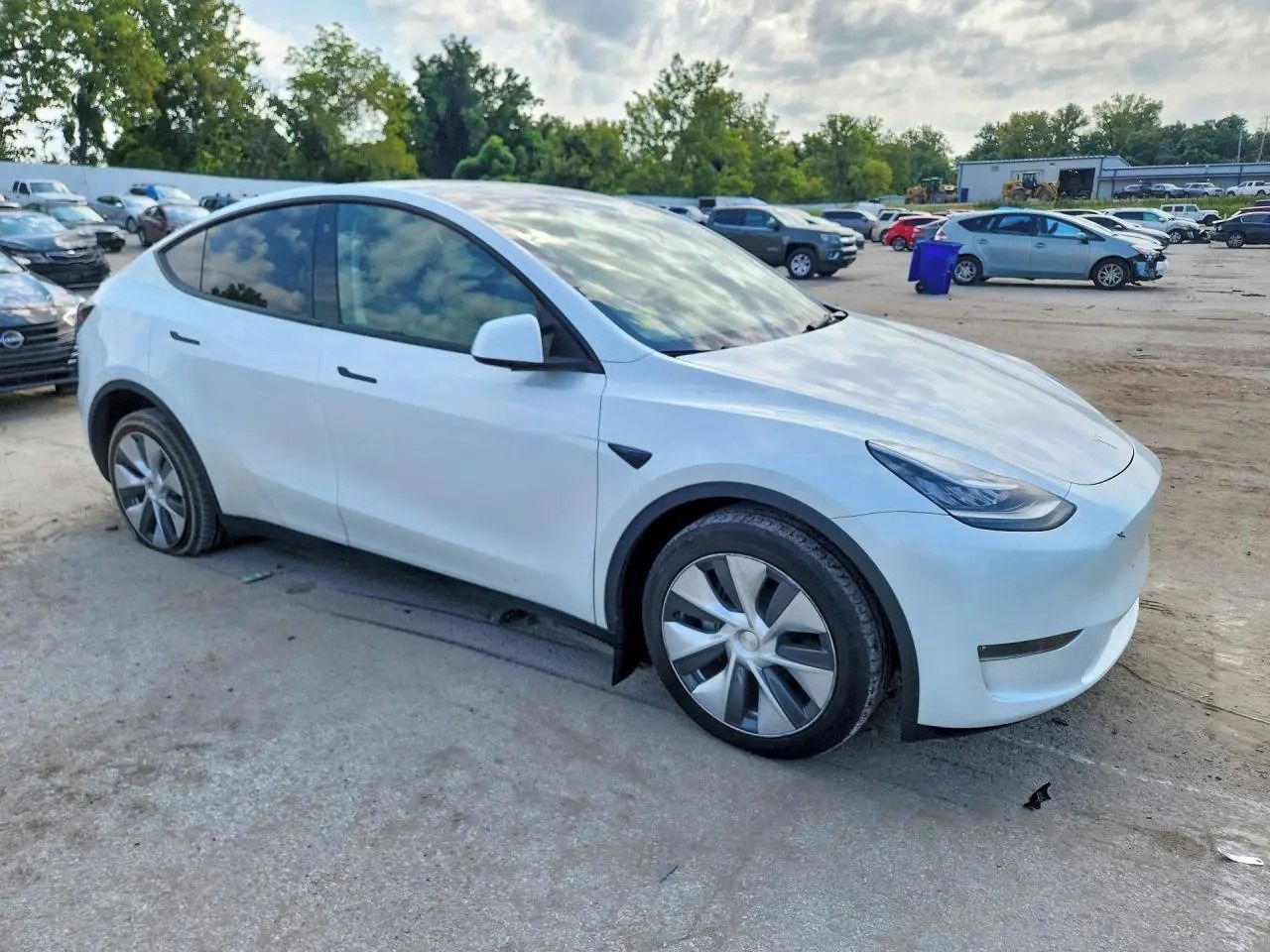 Tesla Model Y, Auto na cestě - fotka 3