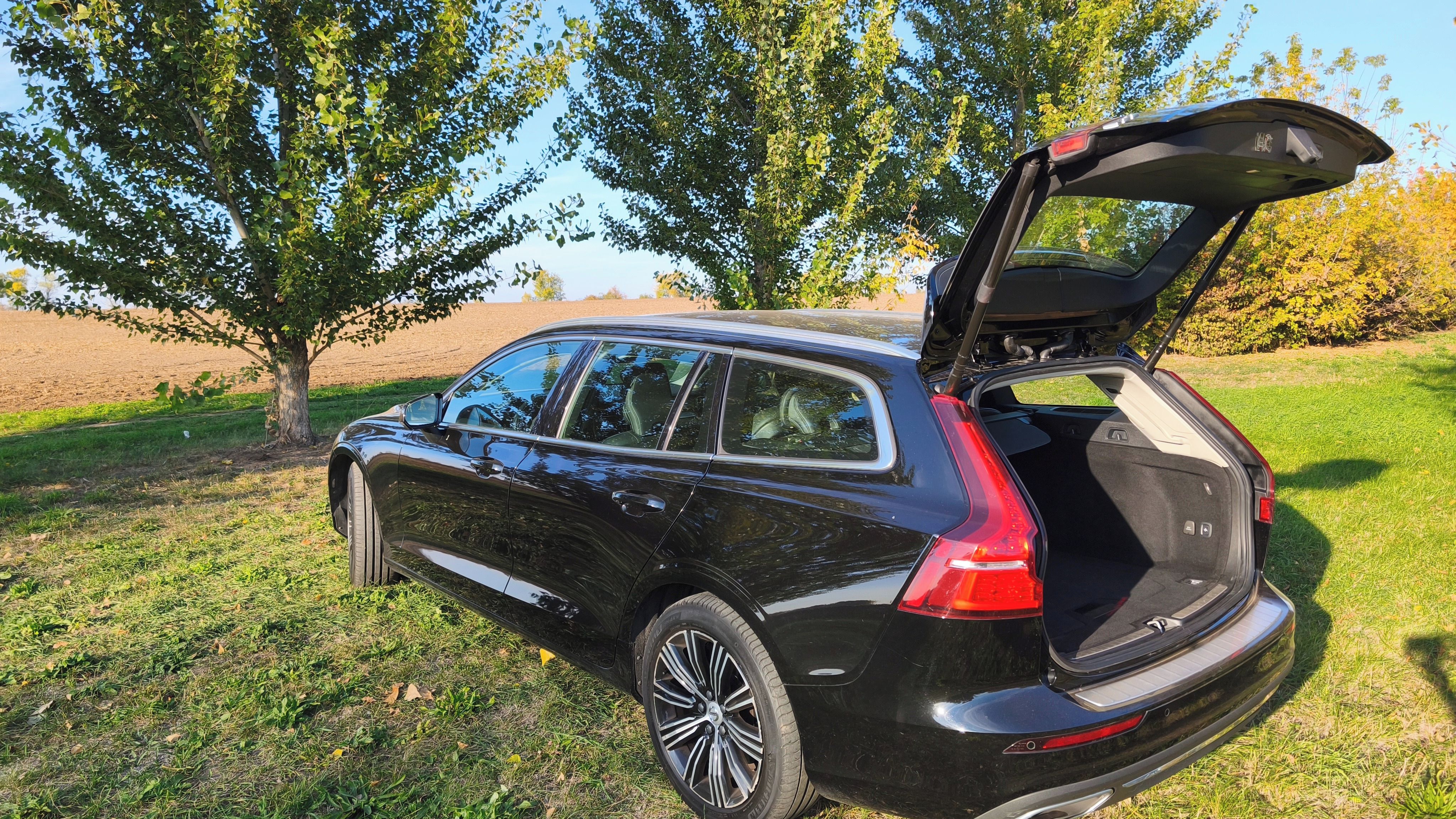 Volvo V60, Volvo V60 B5 Inscription Mild - fotka 4