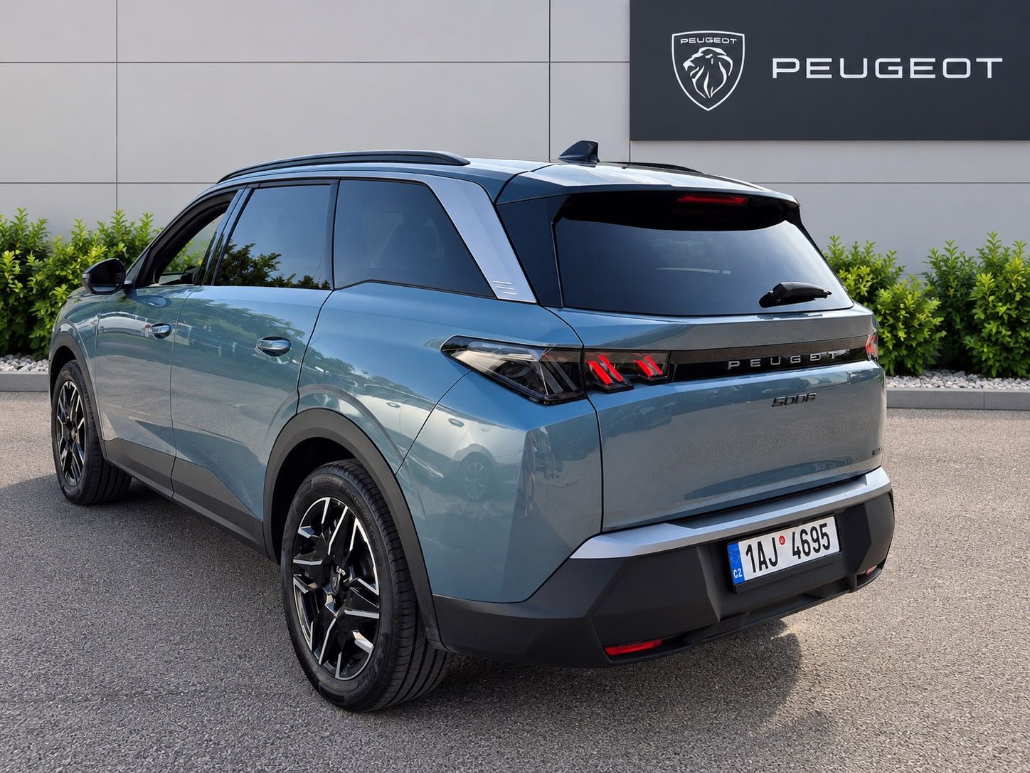 Peugeot 5008, 5008 ALLURE hybrid eDCS6 7míst - fotka 2