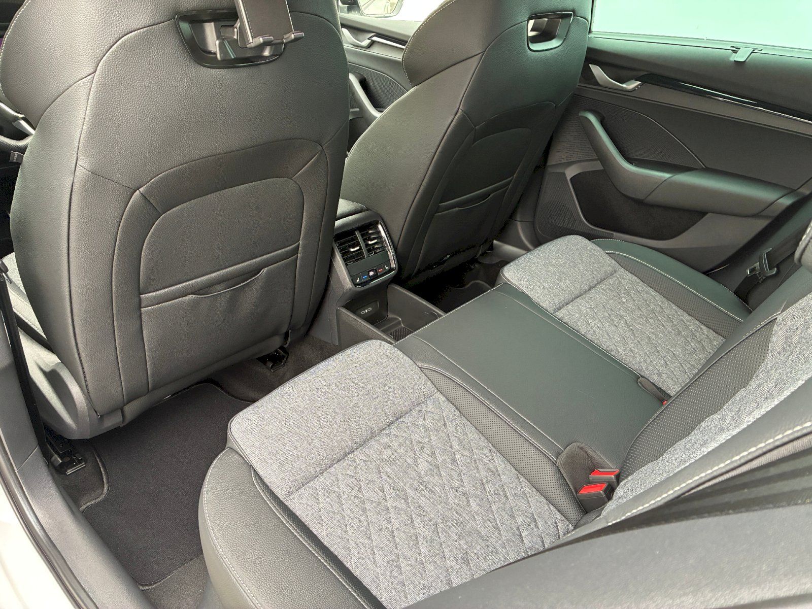 Škoda Octavia, 2,0 TDI / 110 kW Sportline DSG - fotka 6