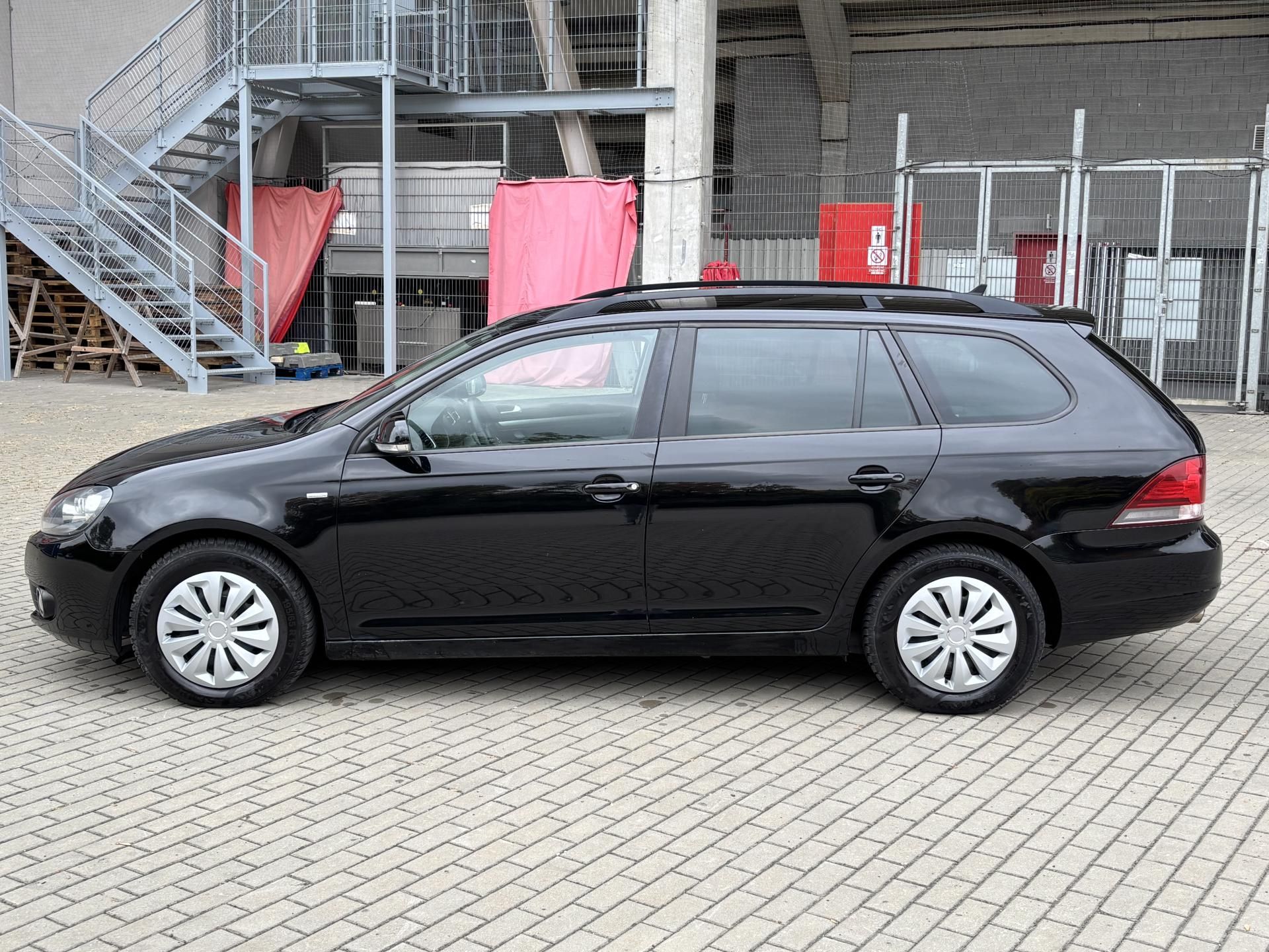 Volkswagen Golf, 1.6 TDI 77kw Manuál - fotka 2