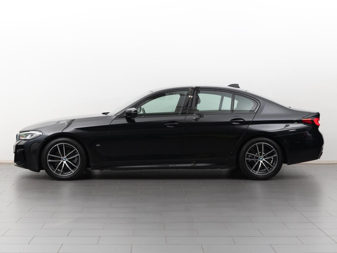 BMW Řada 5, 520d xDrive - fotka 3