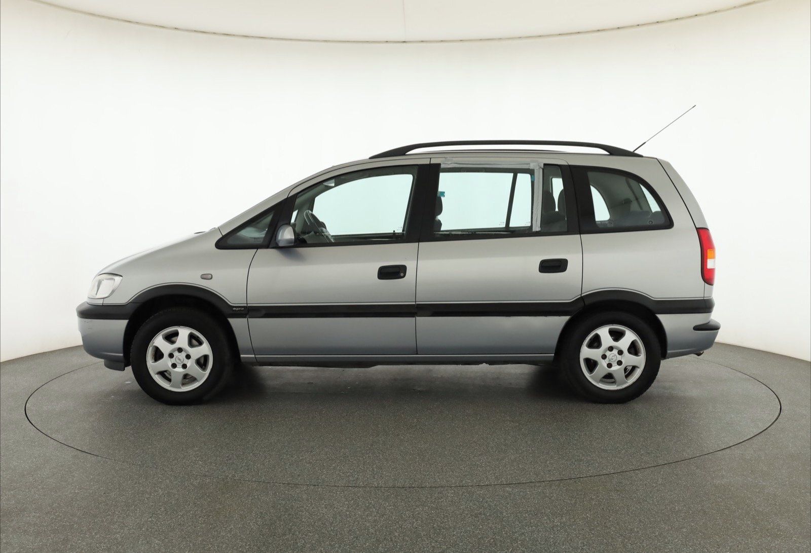 Opel Zafira, 1.8 16V, 7 míst, po STK - fotka 3