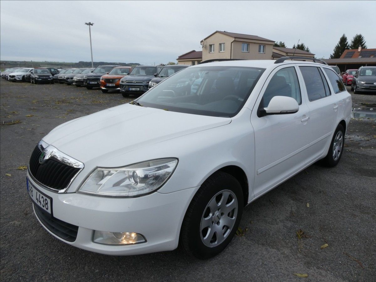 Škoda Octavia, 1,6 TDi 77kW 2x kola, závěs - fotka 3