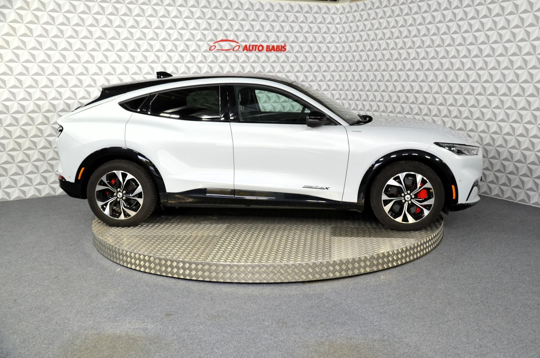 Ford Mustang Mach-E, 98,7kWh PrD Prem AWD AT - fotka 4