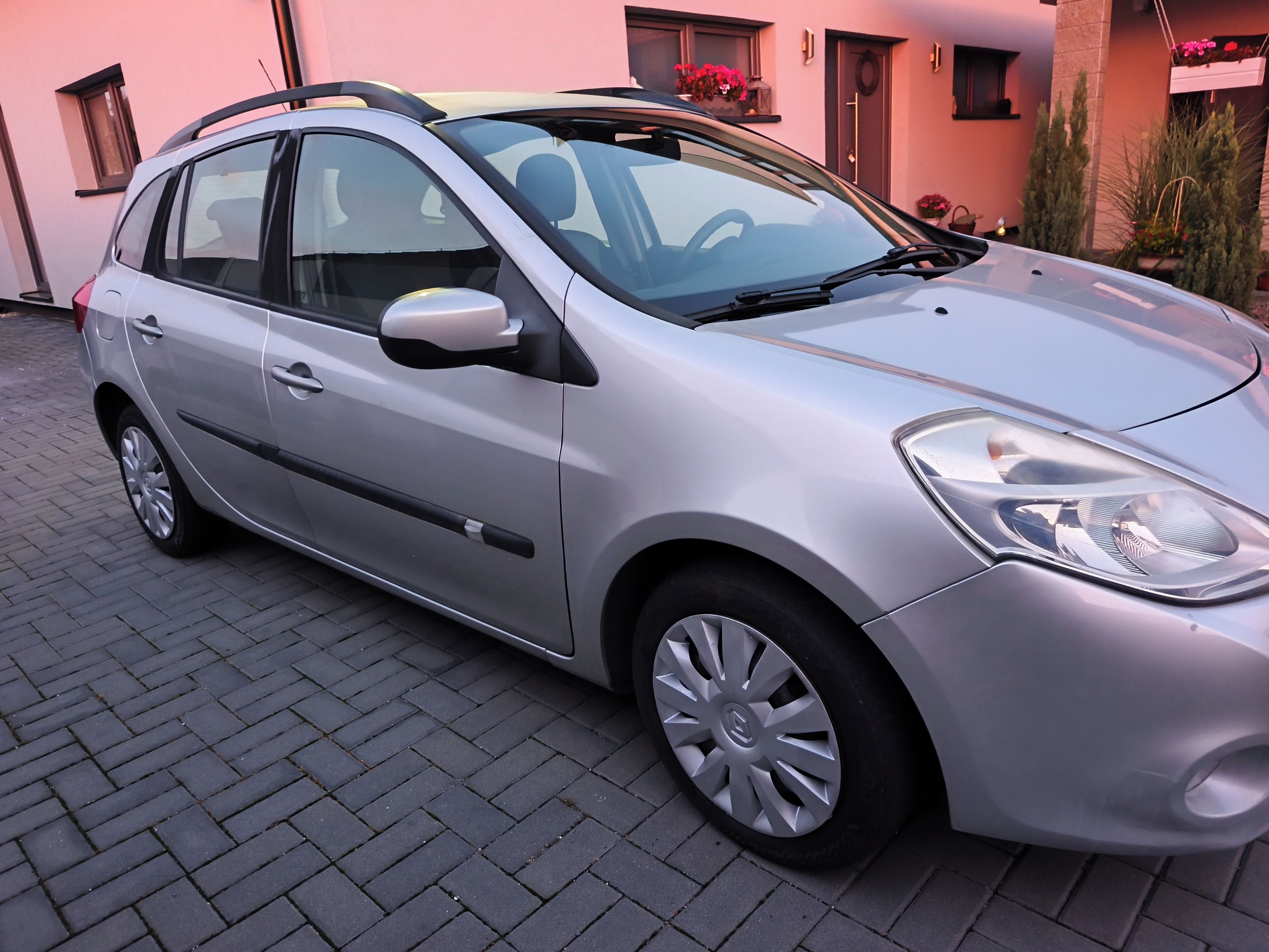 Renault Clio, Renault Clio kombi 1.2 16V - fotka 2