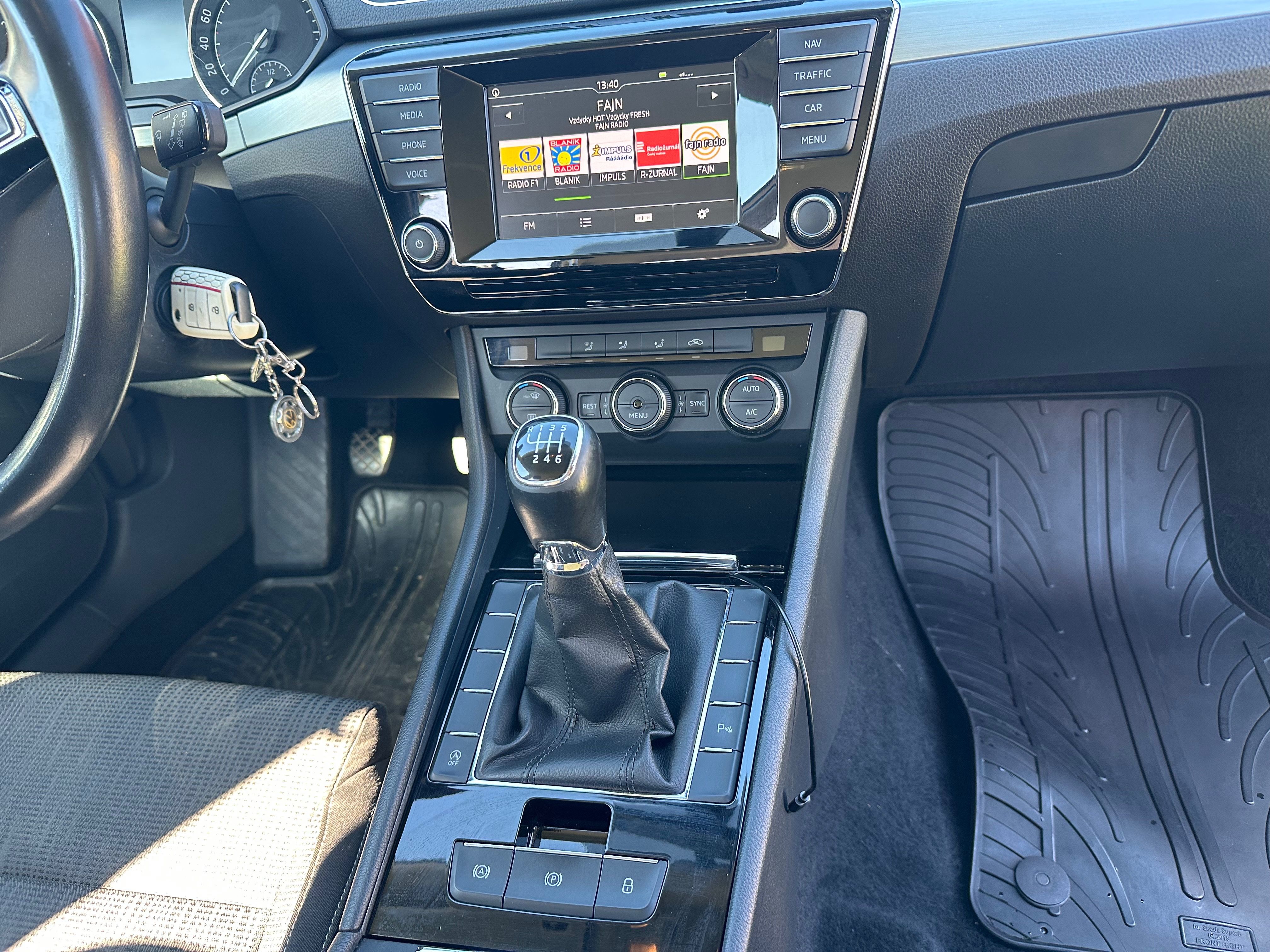 Škoda Superb, Škoda Superb 2.0 tdi 110kw - fotka 3