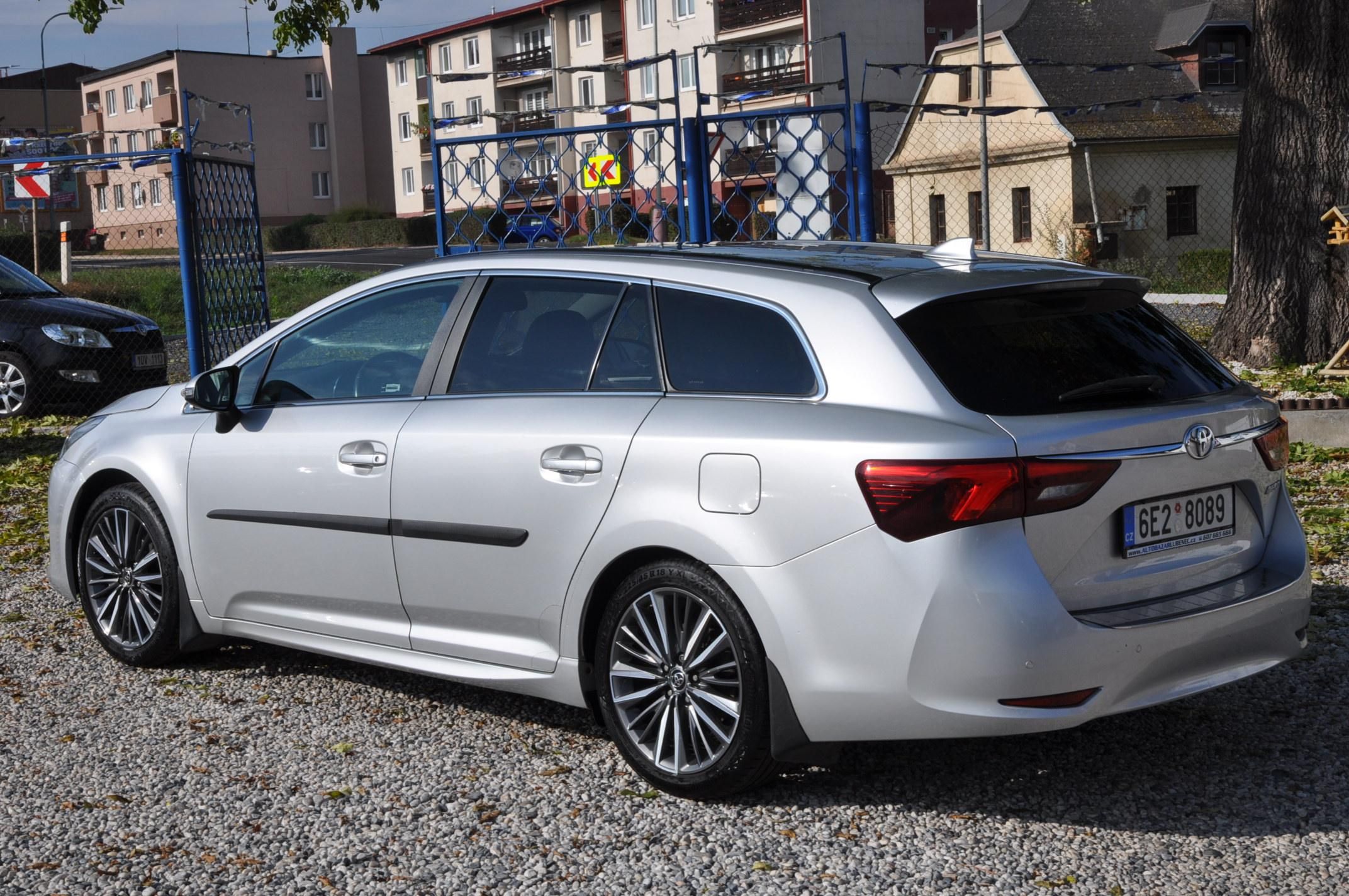 Toyota Avensis, 2.0i 112kW KOMBI A/T Panorama - fotka 4