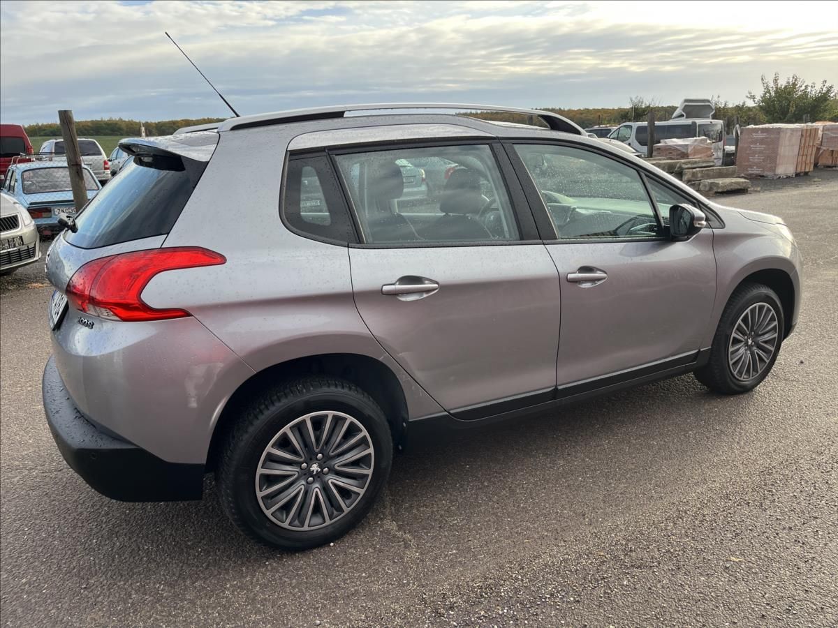 Peugeot 2008, 1,2 PureTech 81KW 1.MAJITEL ČR - fotka 5