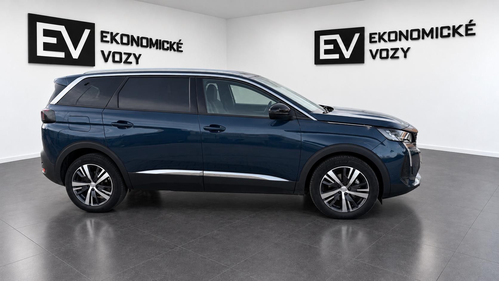 Peugeot 5008, 1.5hdi,čr,automat,záruka - fotka 4