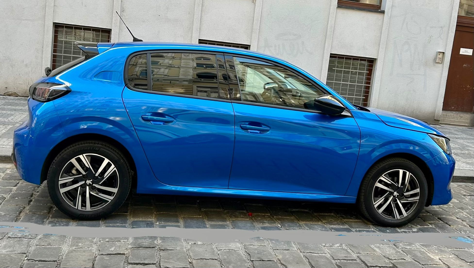 Peugeot 208, Peugeot 208 1.2 PT Allure. AT