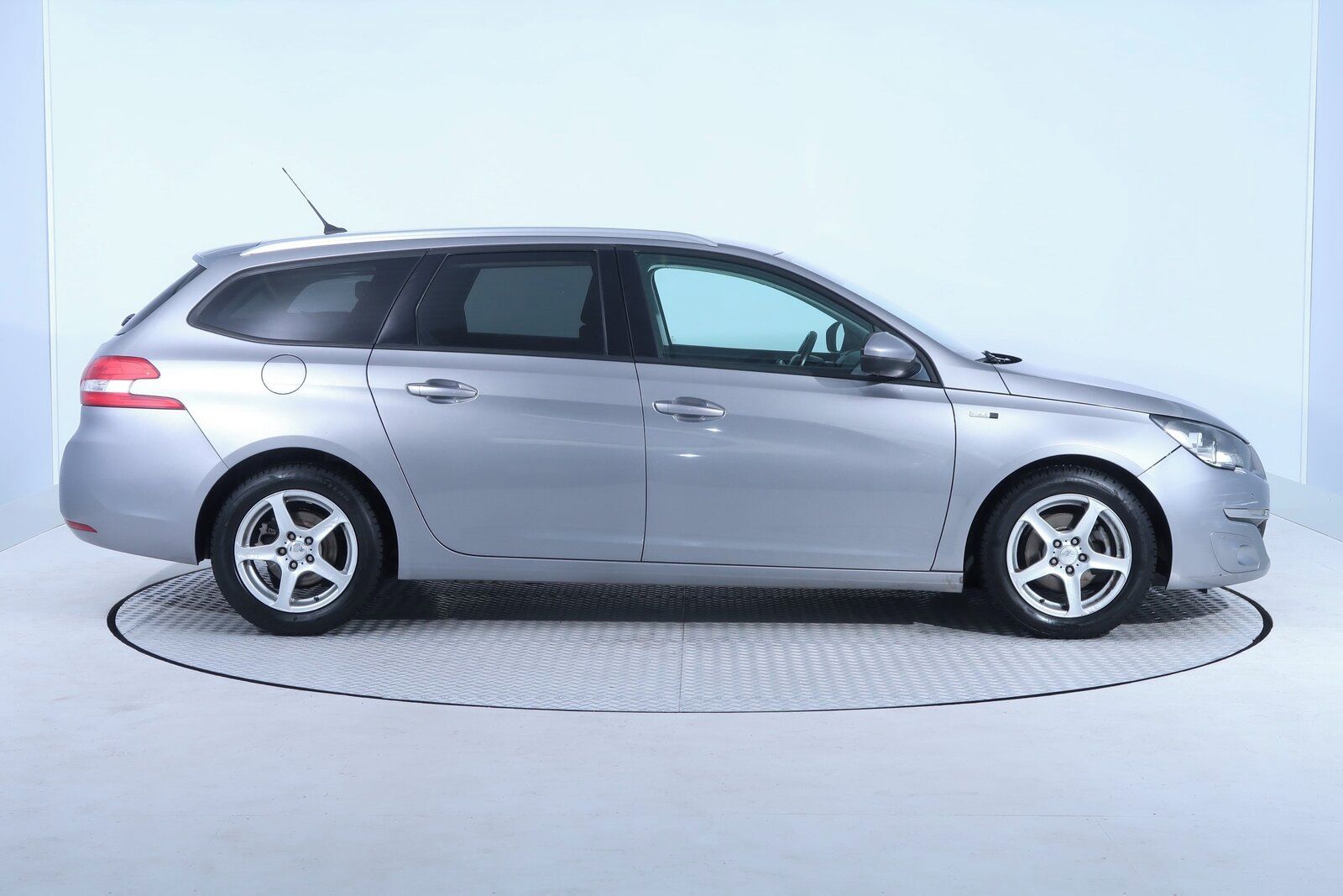 Peugeot 308, 1.6 BlueHDi, Automat - fotka 6
