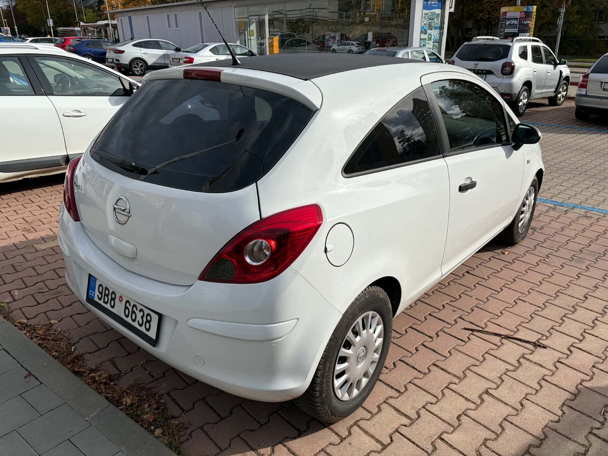 Opel Corsa, 1.2 63 kW, KLIMA, TEMPOMAT - fotka 5