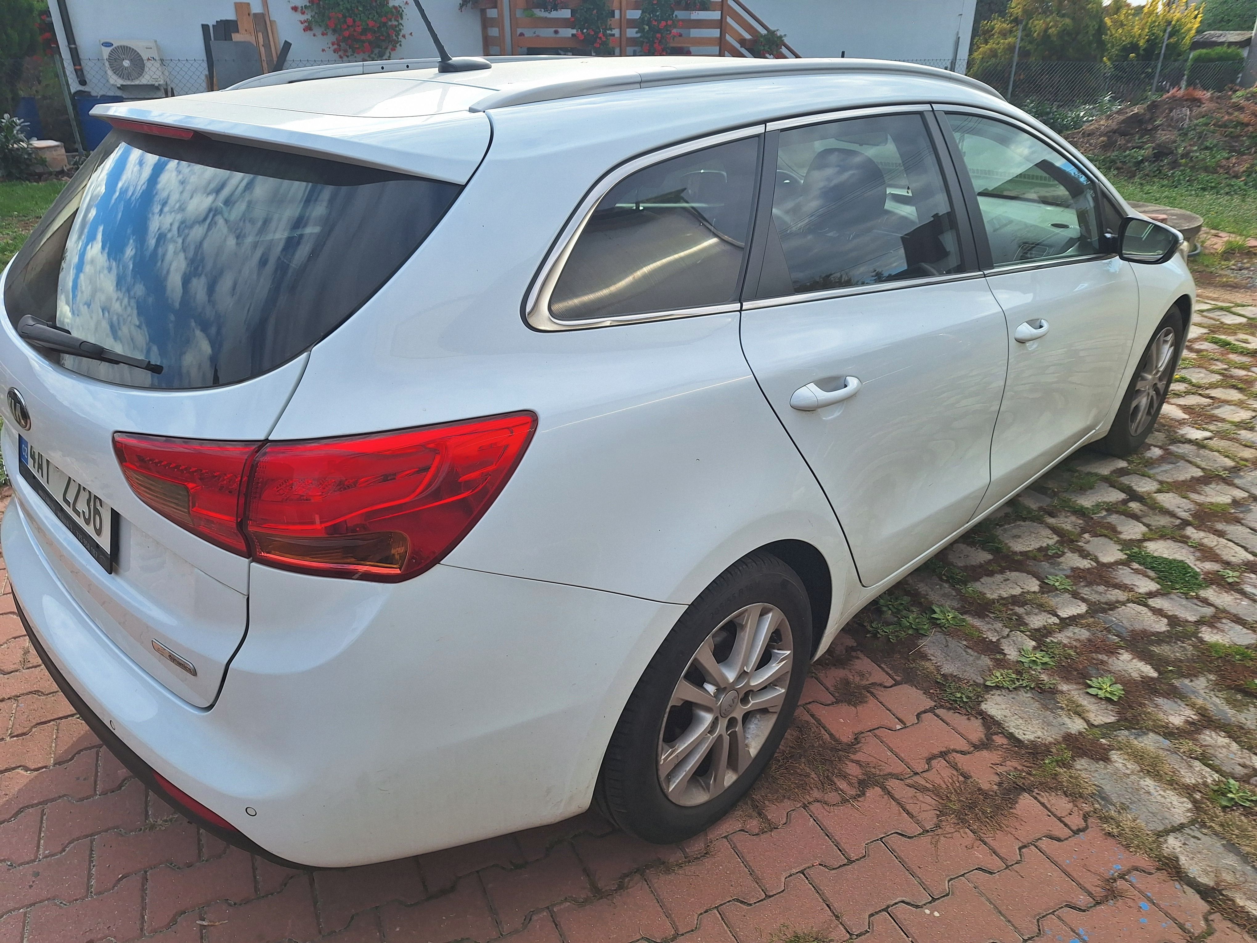 Kia Cee´d, Benzín 1.6 99kw combi - fotka 4