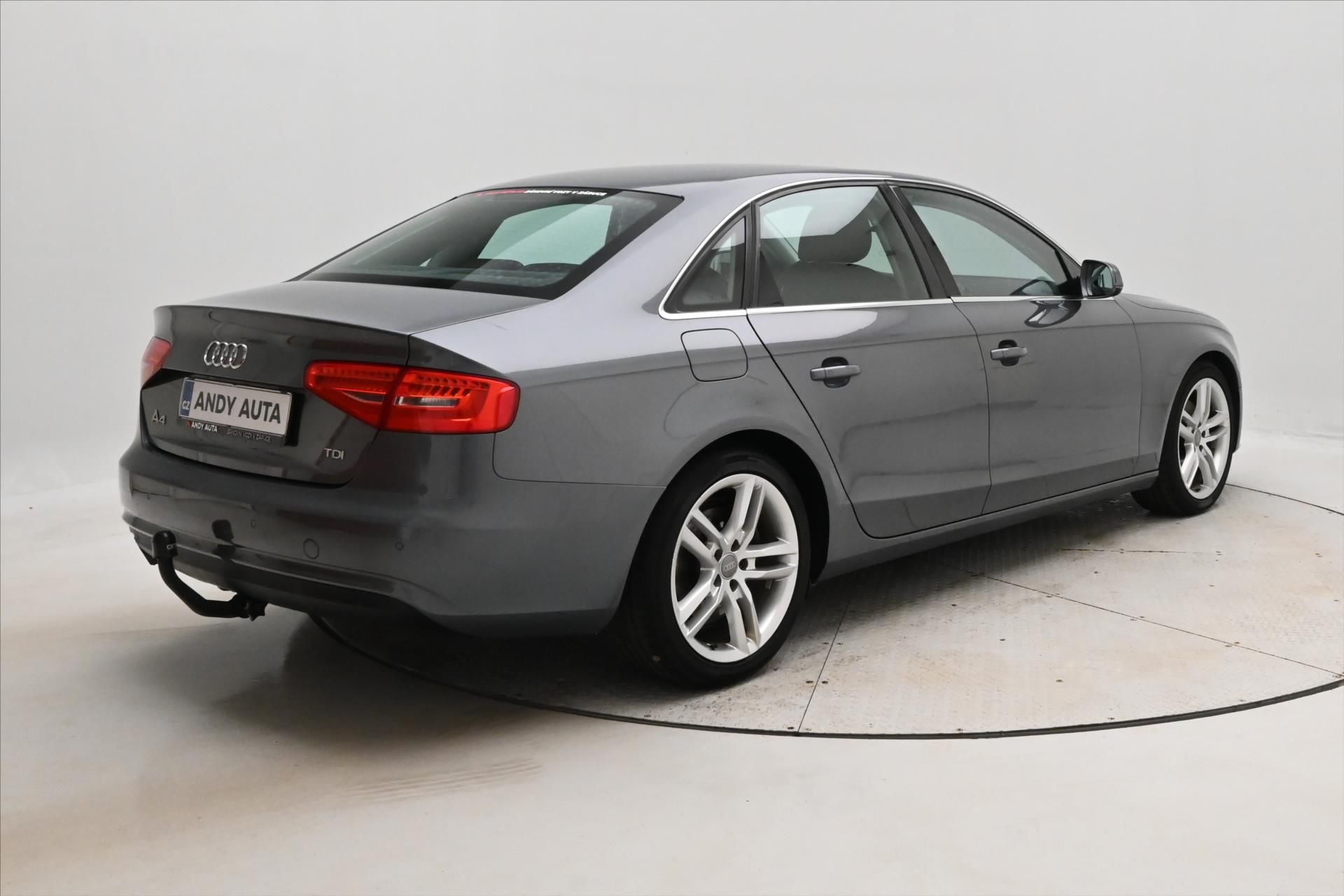 Audi A4, 2,0 TDI 105 kW Nová STK - fotka 5