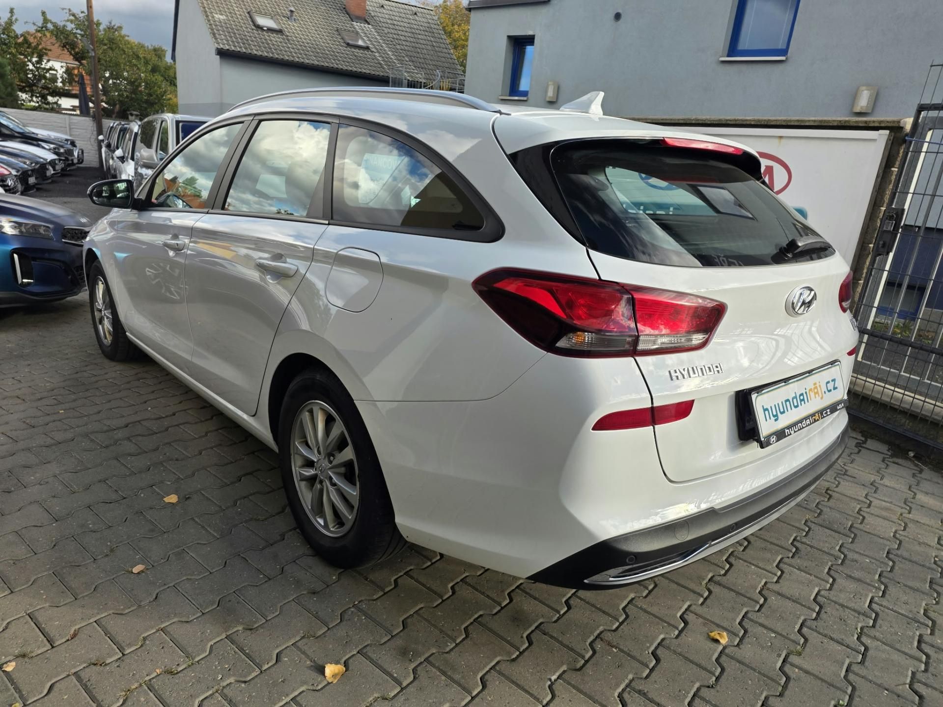Hyundai i30, 1.6-SPOTŘEBA CCA 5l/100-KAMERA - fotka 5