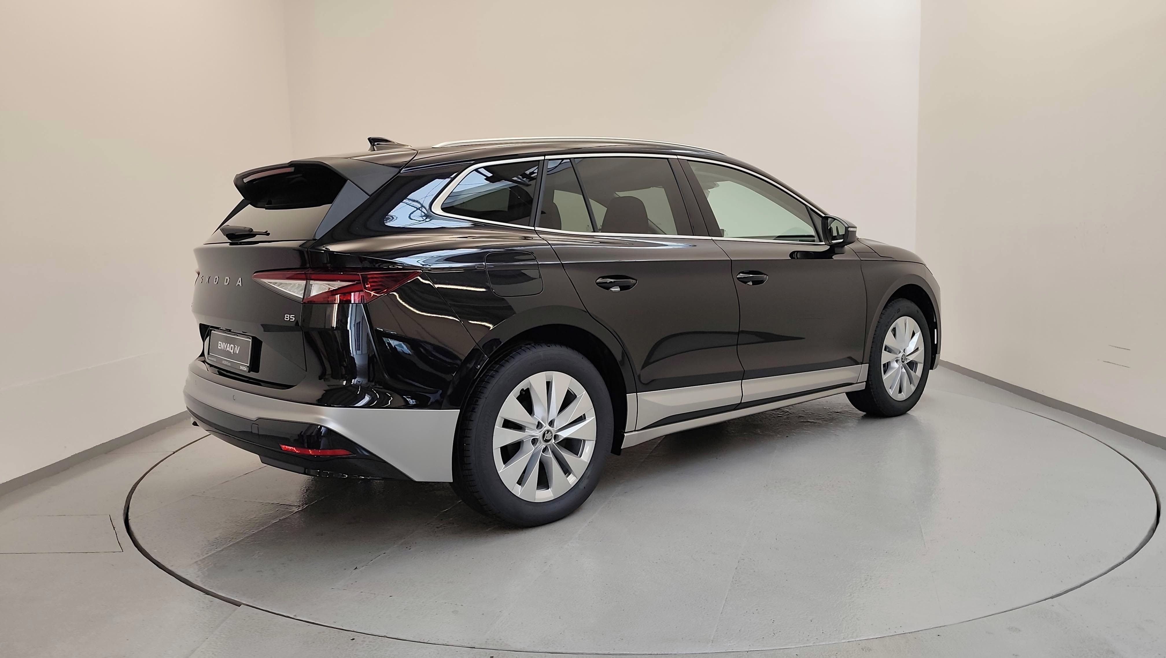 Škoda Enyaq, Selection 82 kWh 210 kW (2027) - fotka 4