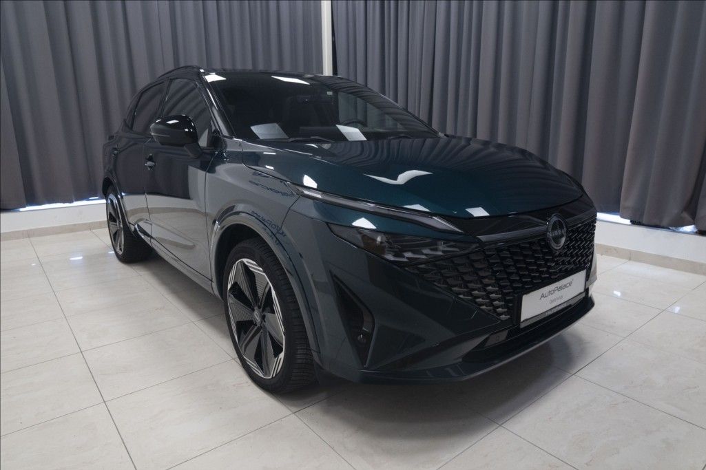Nissan Qashqai, 1,3 DIG-T MHEV AT NAVI PANO ČR - fotka 3