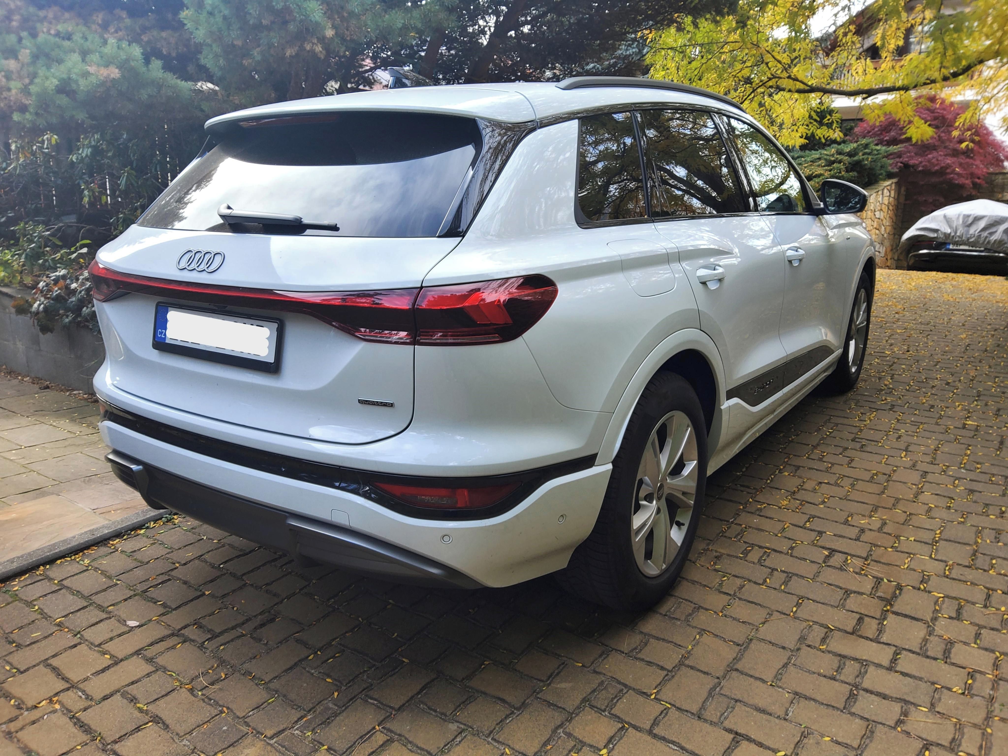 Audi e-tron, 285kW quattro S-Line Pan HuD - fotka 5