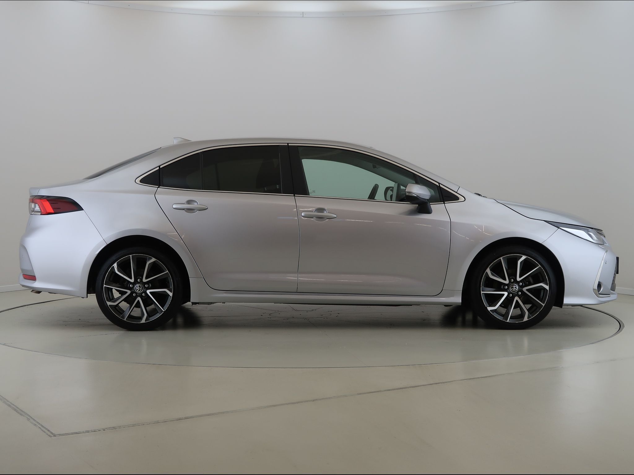 Toyota Corolla, 1.8Hybrid,Executive,CZ,1Maj - fotka 4