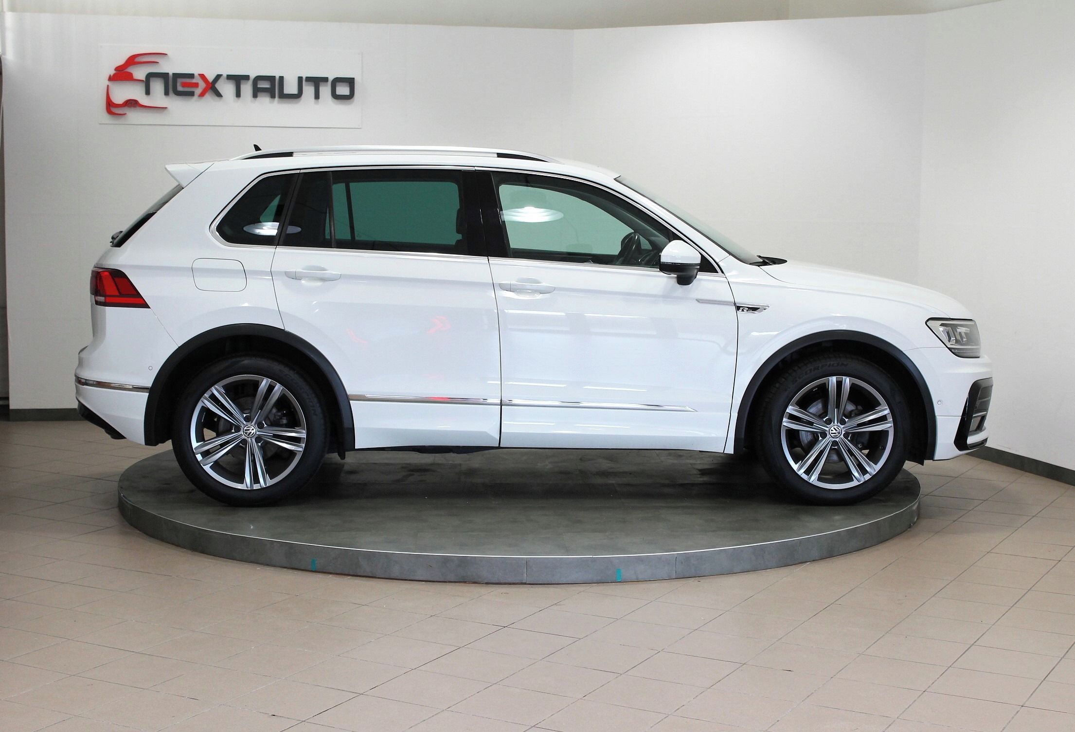 Volkswagen Tiguan, 1.5TSI 110 kW R-LINE 1.MAJITEL - fotka 6