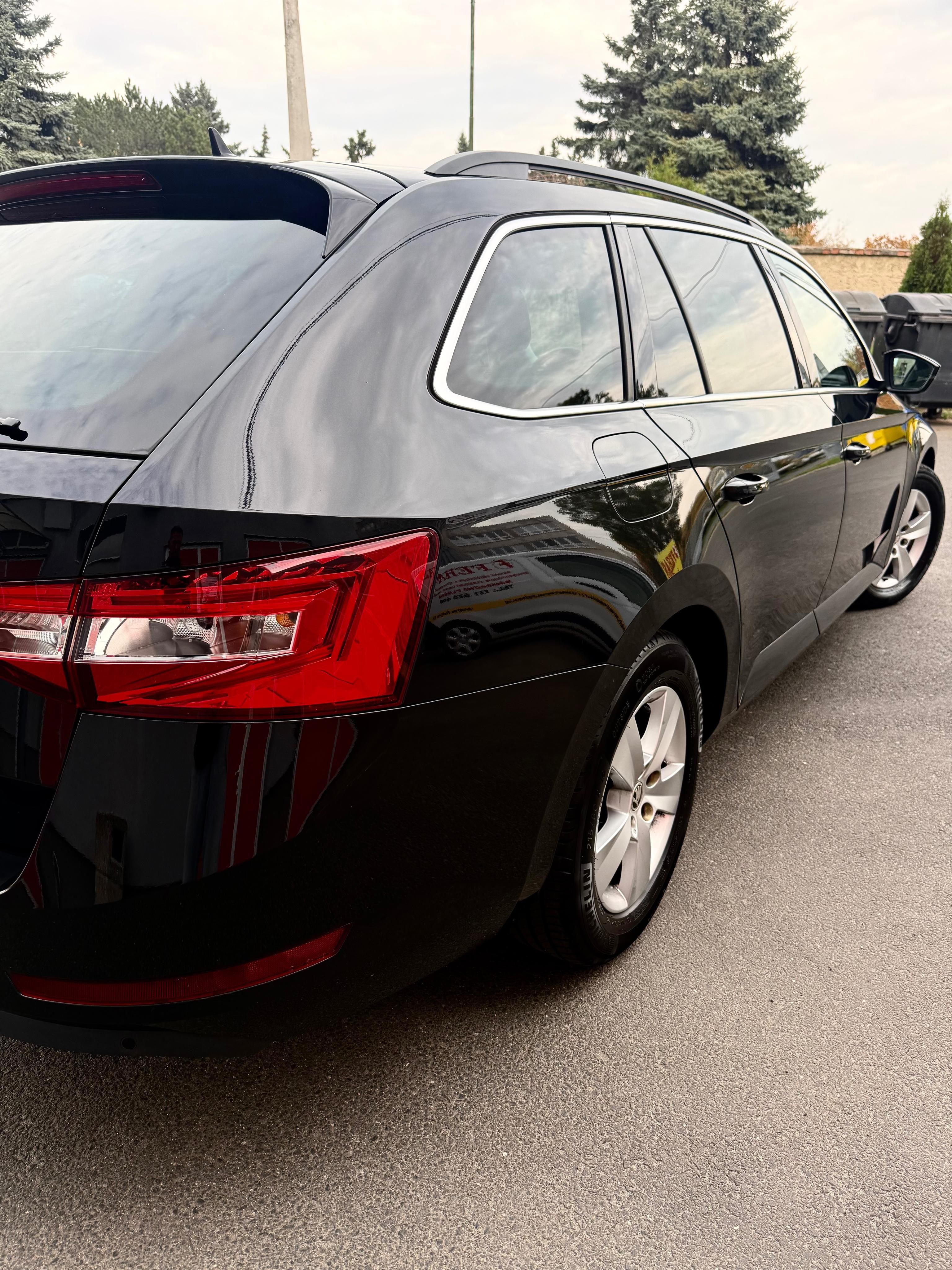 Škoda Superb, 2021 FACELIFT, DSG, VIRTUAL - fotka 4