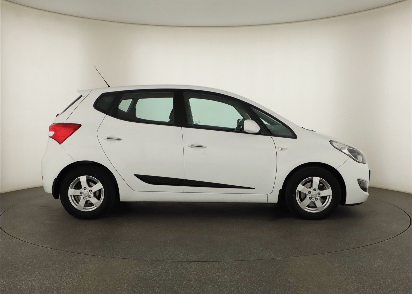 Hyundai ix20, 1.6 CVVT, ČR,1.maj, Serv.kniha - fotka 6