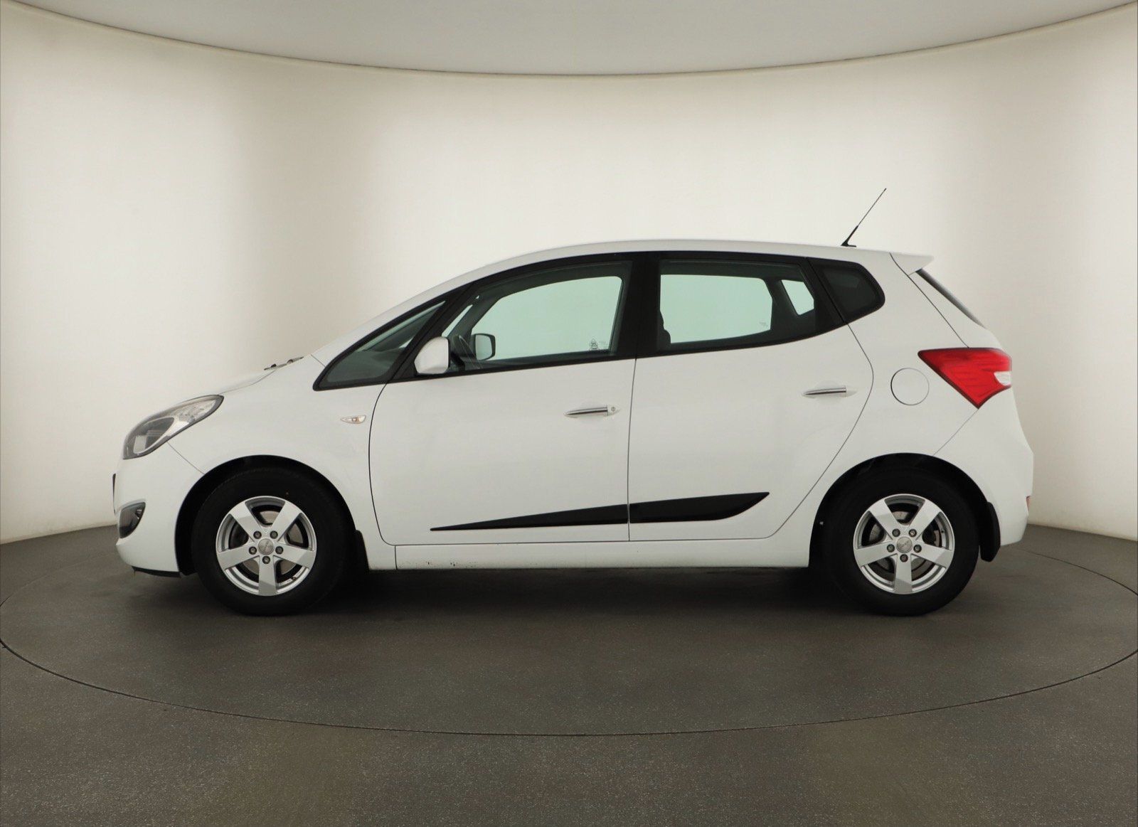 Hyundai ix20, 1.6 CVVT, ČR,1.maj, Serv.kniha - fotka 3