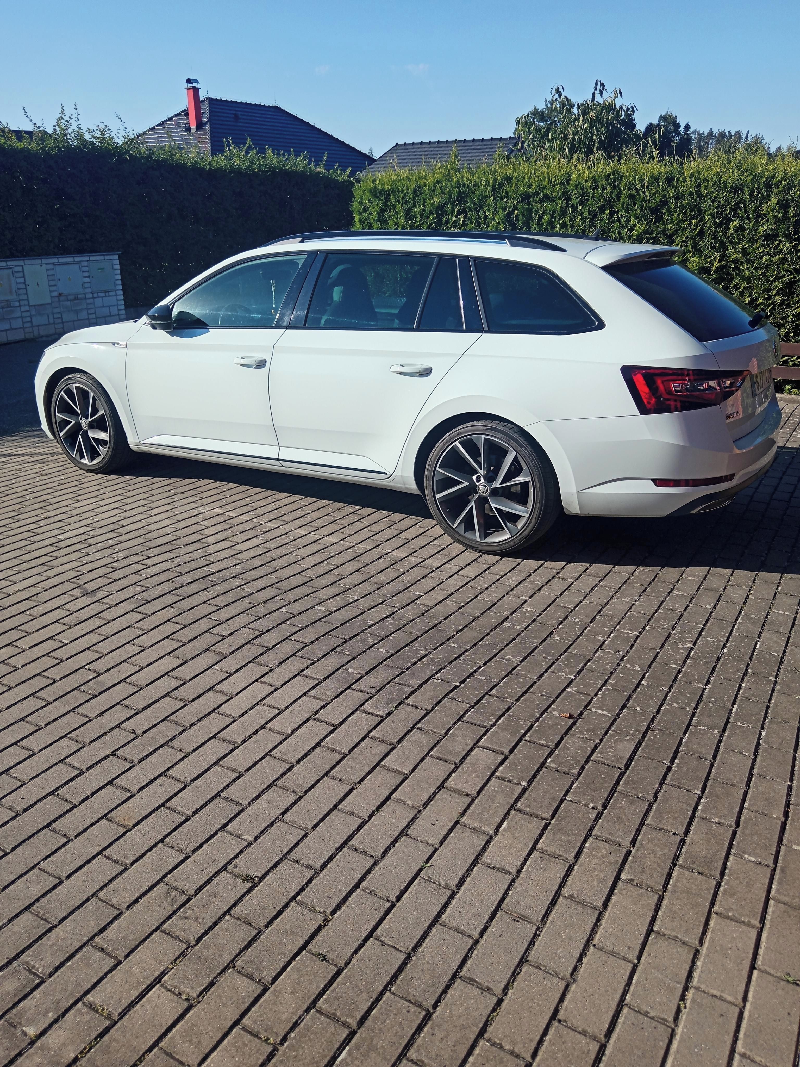 Škoda Superb, 2.0 tdi, Sportline, dsg - fotka 2