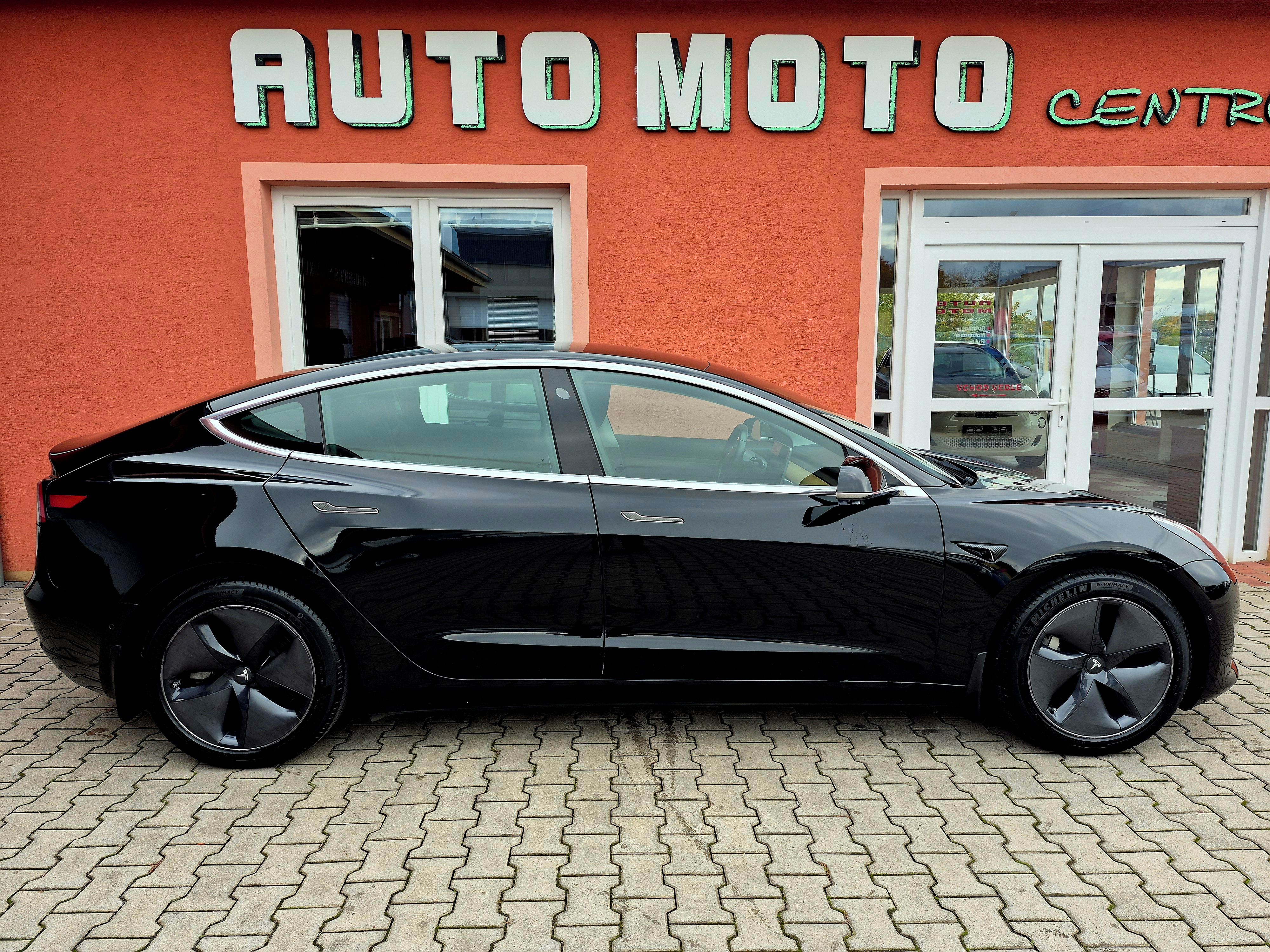 Tesla Model 3, Standard Range Plus 225 kW - fotka 5