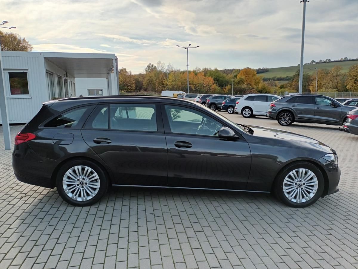Mercedes-Benz Třídy C, 2,0 220d,147kW,ČR,NAVI,360, - fotka 4