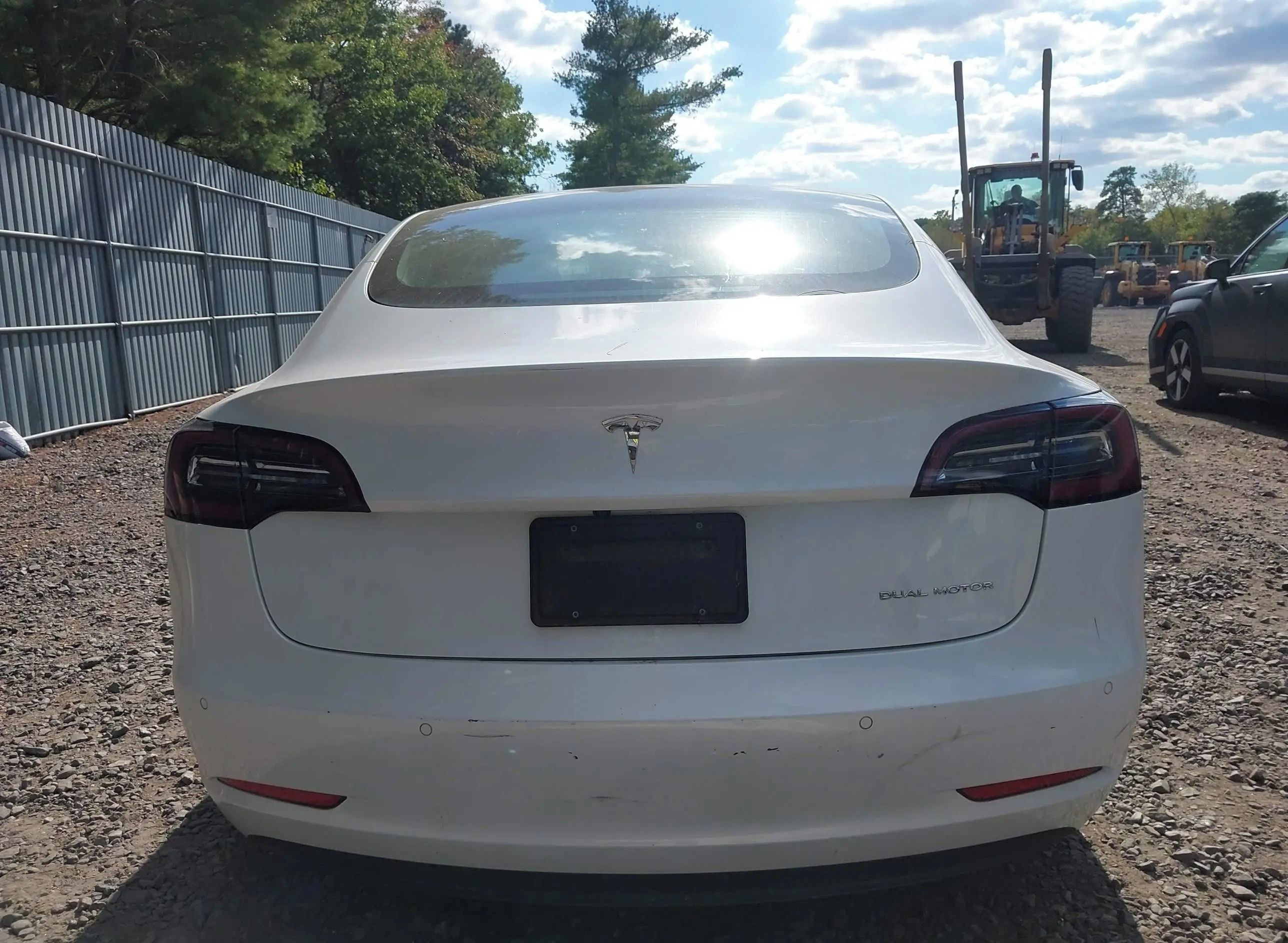 Tesla Model 3, Auto na cestě - fotka 6