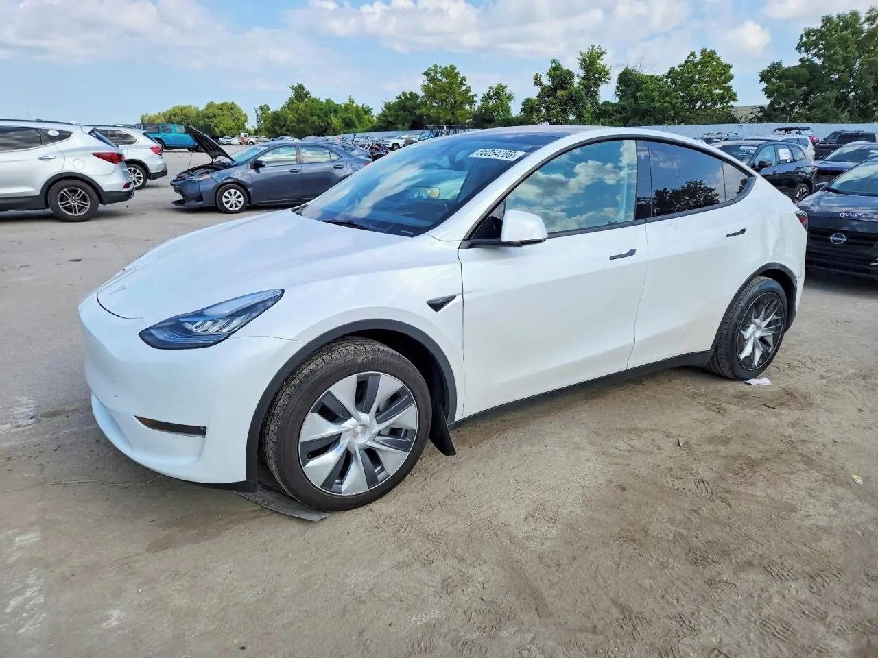 Tesla Model Y, Auto na cestě