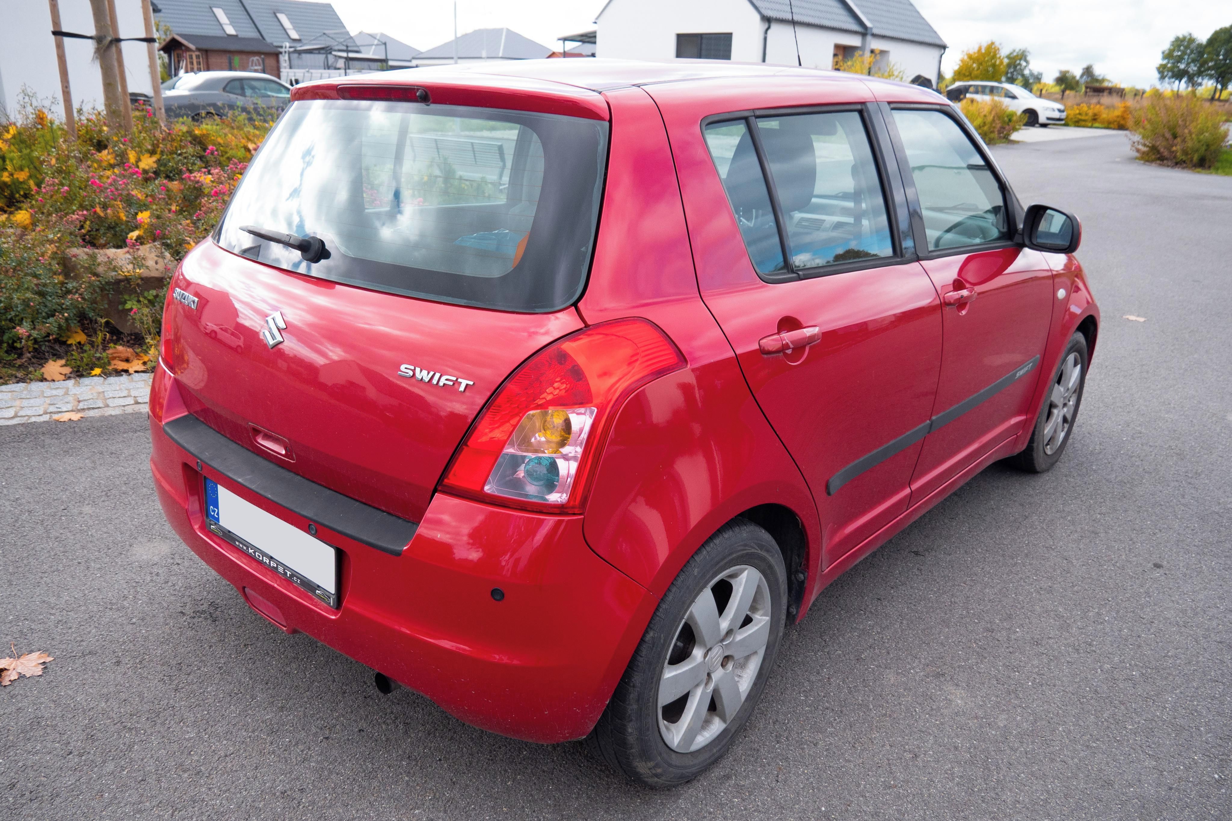 Suzuki Swift, 1.3i 67kW, klima - fotka 3