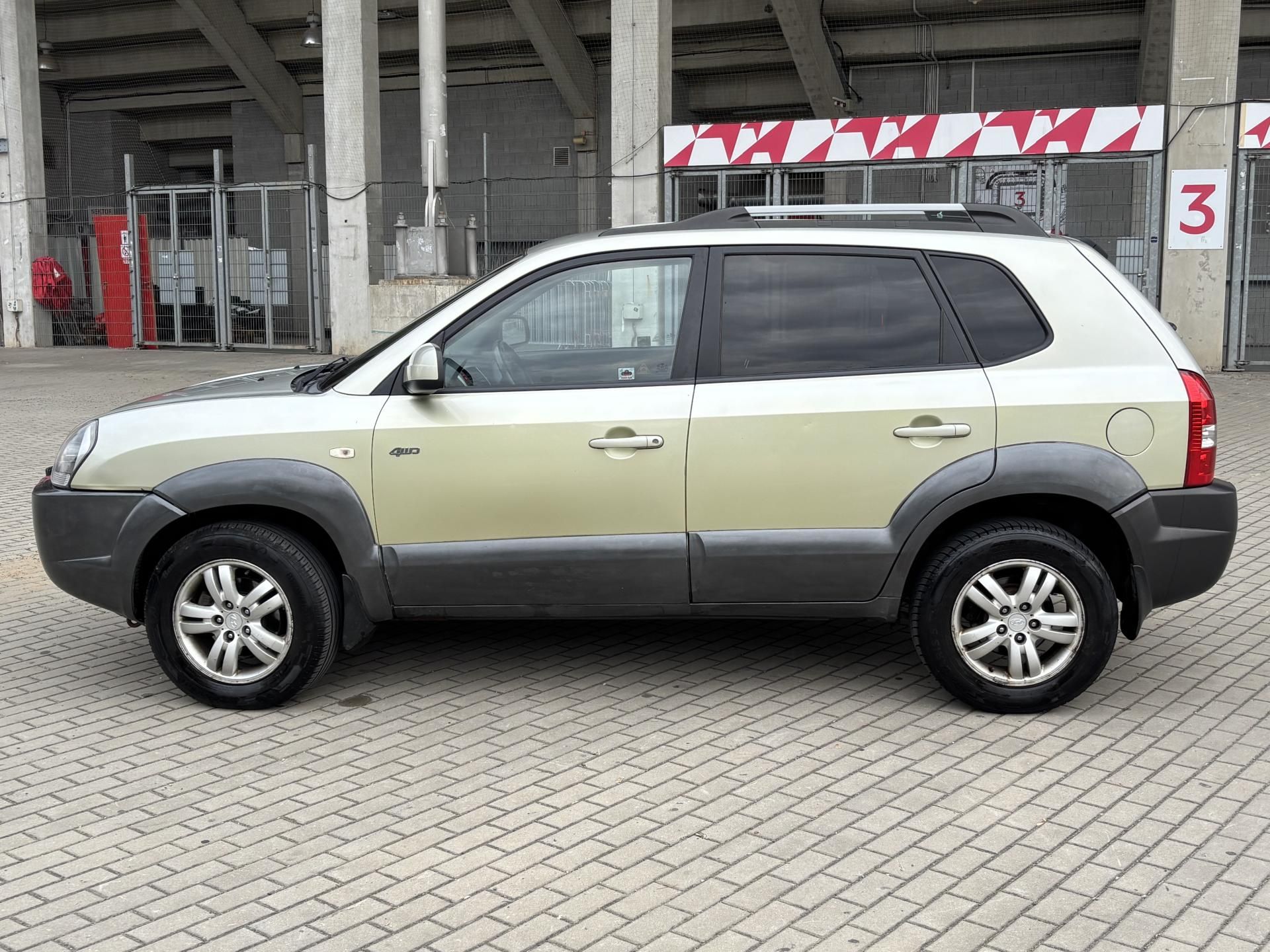 Hyundai Tucson, 2.0 i 4x4 tažné - fotka 2