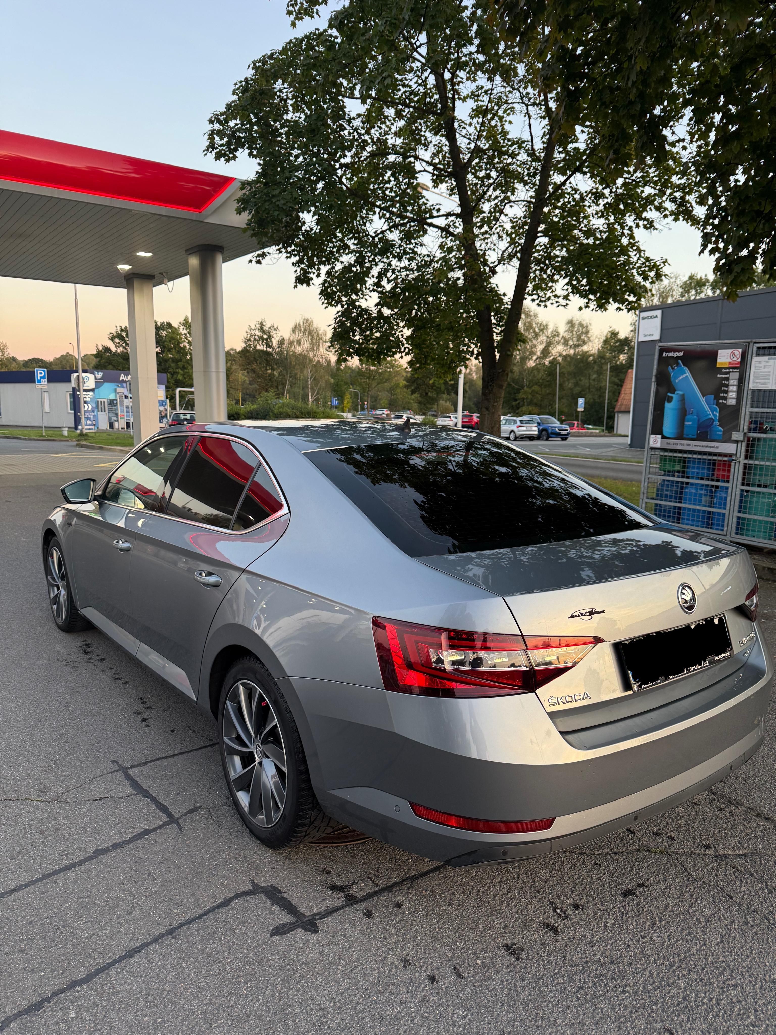 Škoda Superb, 2.0 TDI - 4x4 Po rozvodech - fotka 6