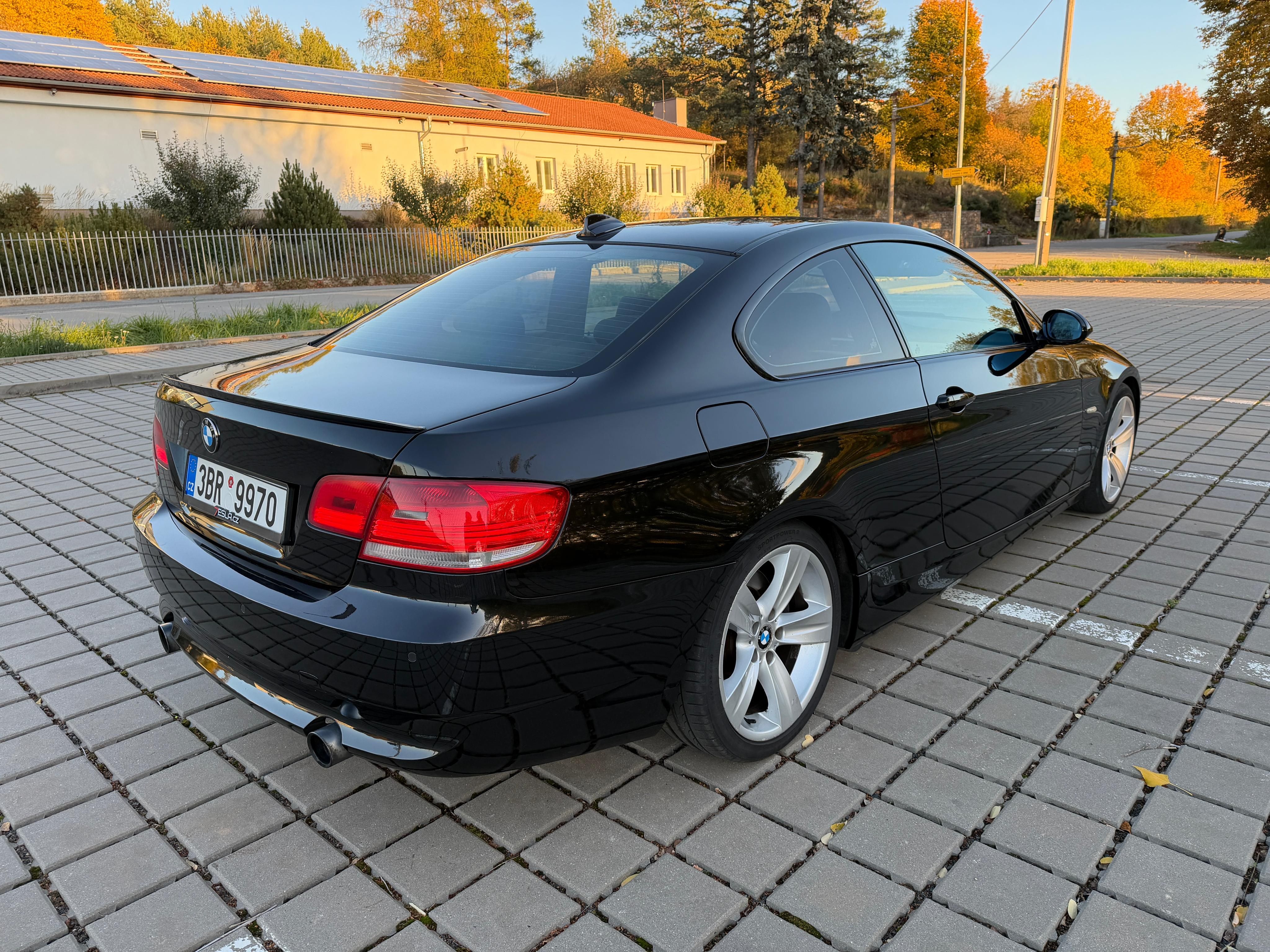 BMW Řada 3, 335i - 225W - kupé - fotka 5