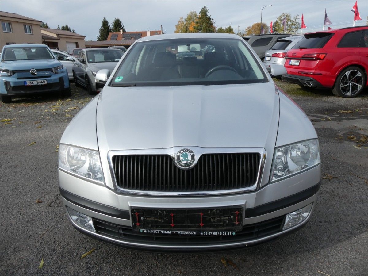 Škoda Octavia, 1,6 MPi 75kW klima, závěs - fotka 2