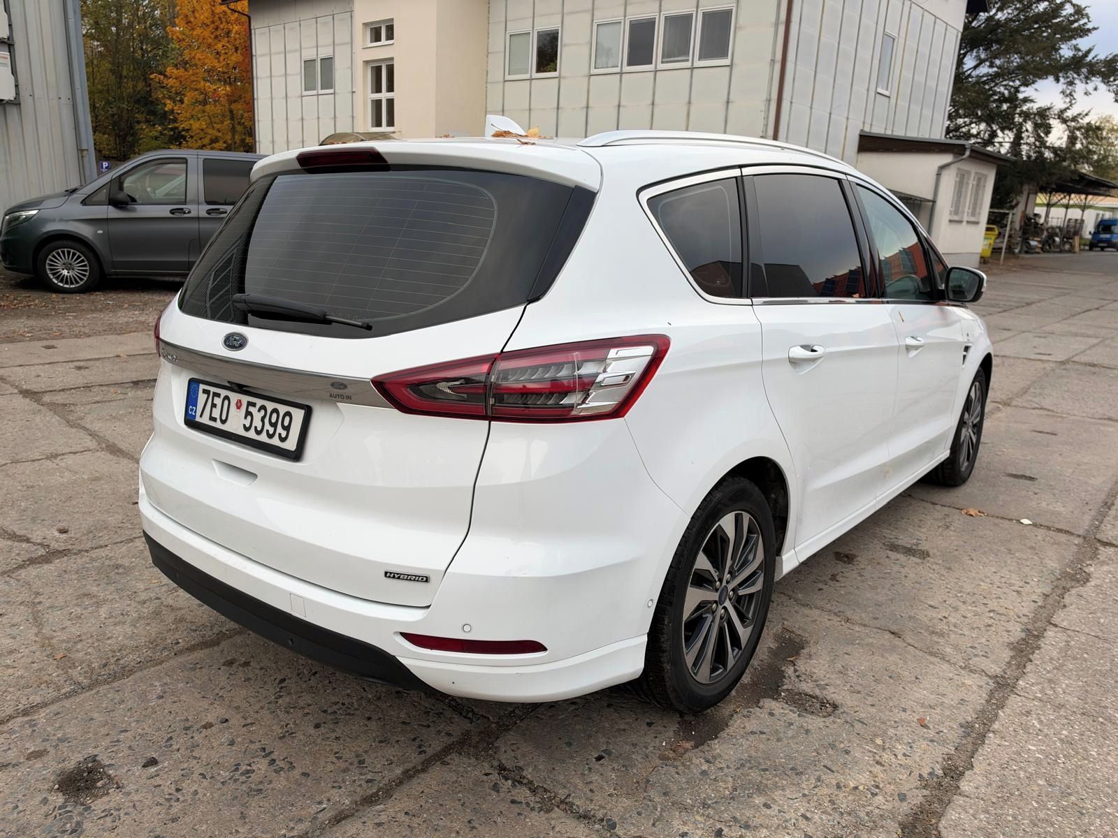 Ford S-MAX, 2,5 hybrid, 7 míst - fotka 2