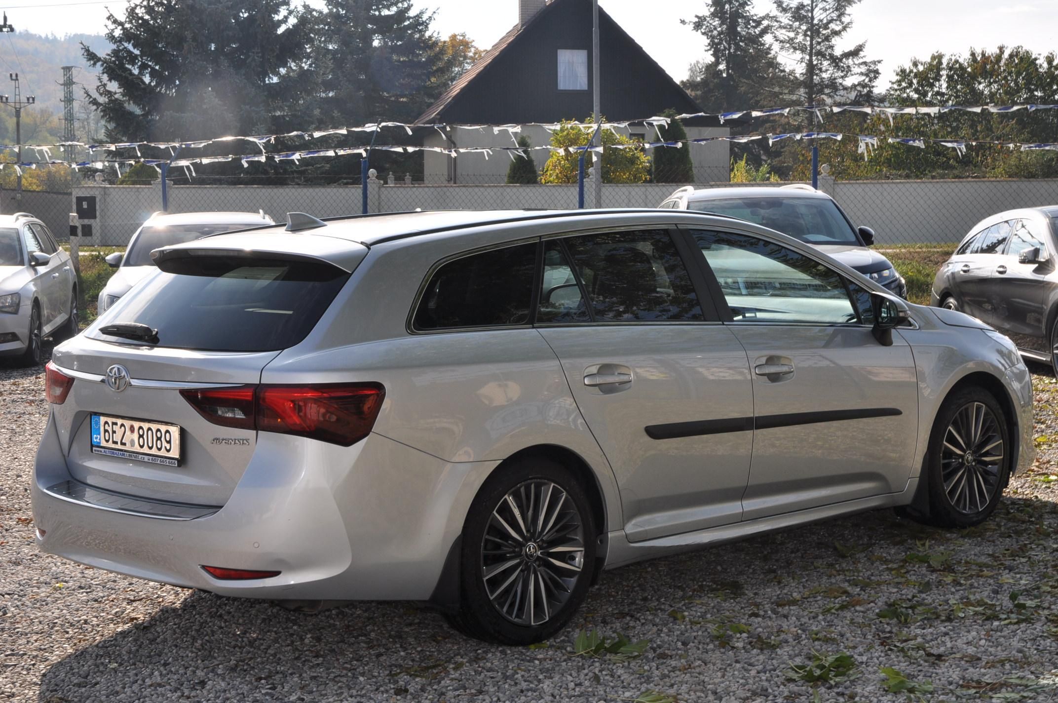 Toyota Avensis, 2.0i 112kW KOMBI A/T Panorama - fotka 3