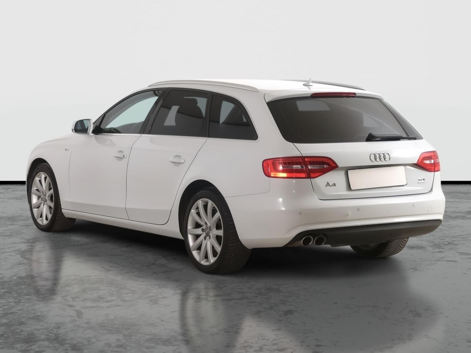 Audi A4, 2.0 TDI, S-Line, 4X4, Automat - fotka 4