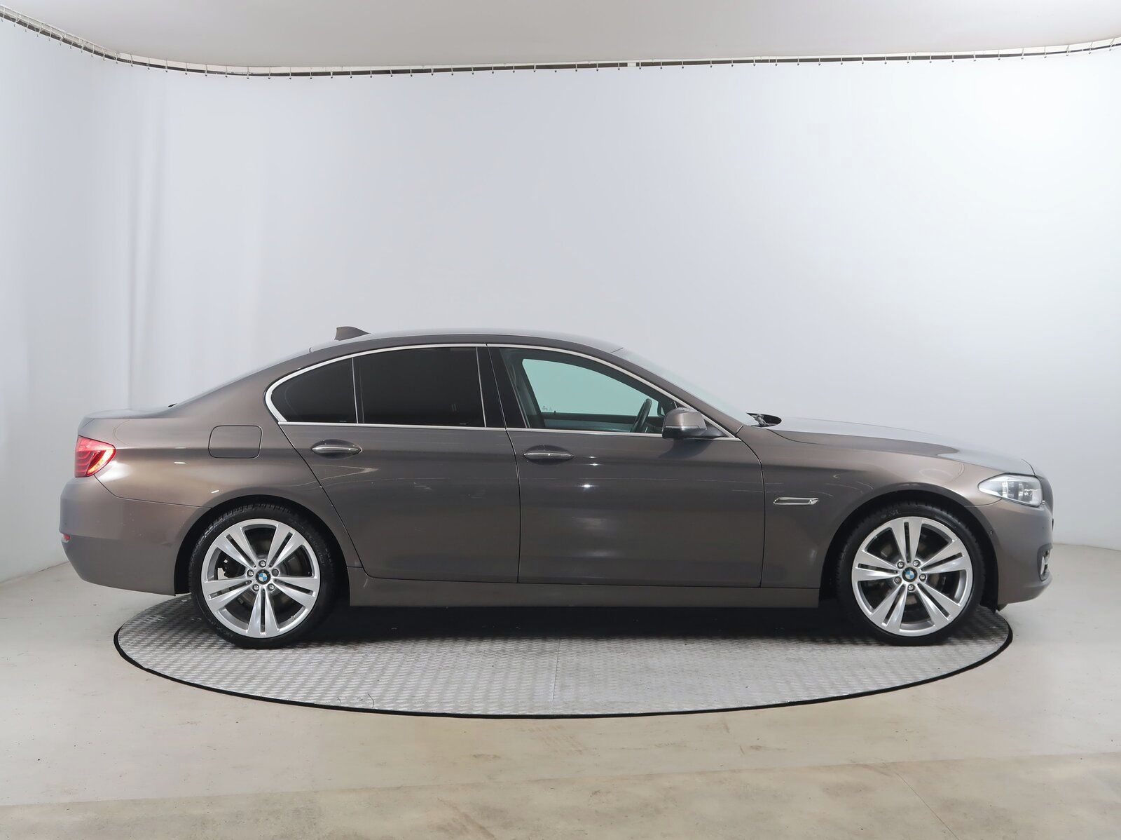 BMW Řada 5, 520d xDrive, 4X4, Automat - fotka 6