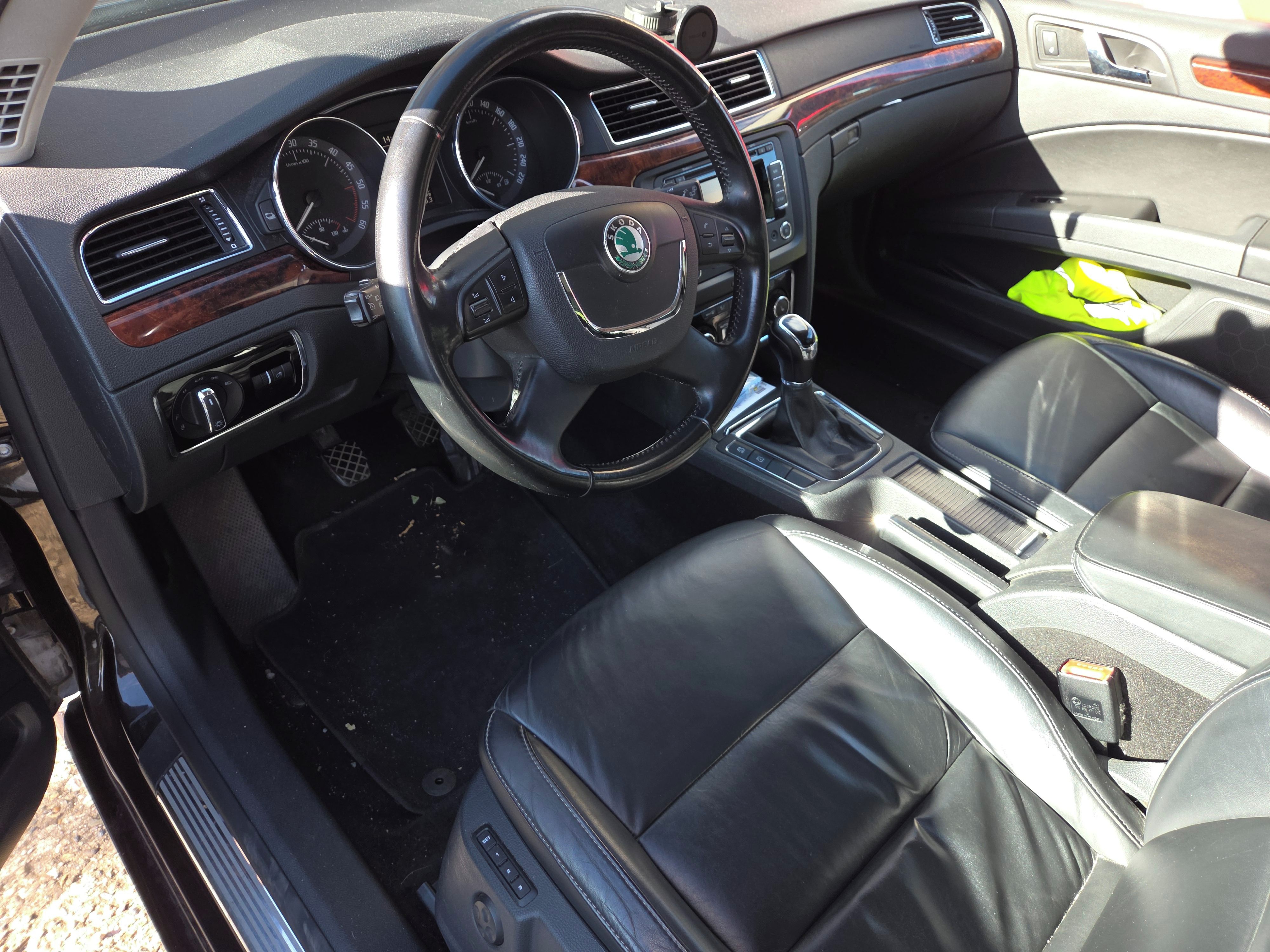 Škoda Superb, Superb combi 1,6tdi Kůže,panor - fotka 3