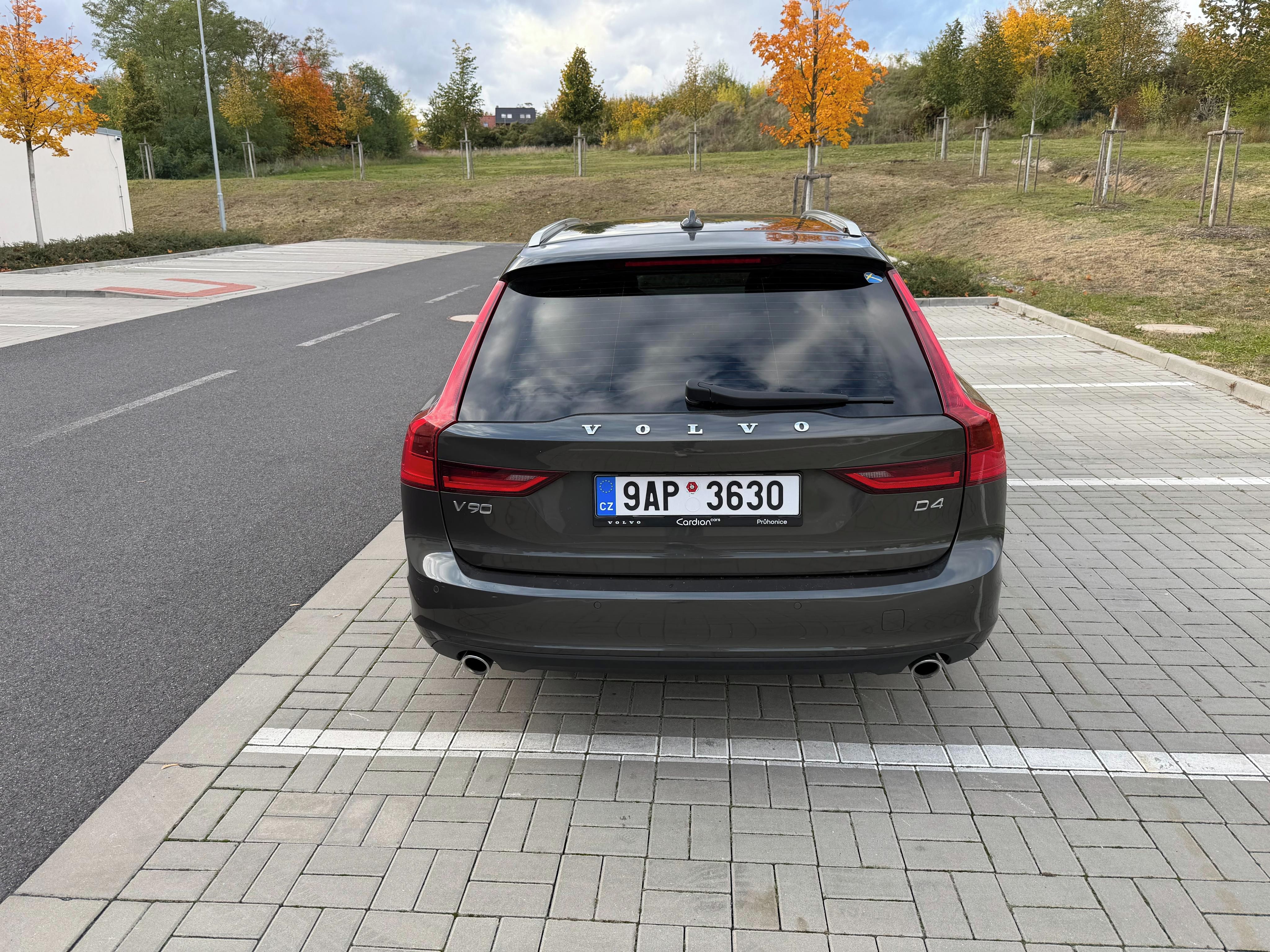 Volvo V90, 2.0 D4 Drive-E Momentum Auto - fotka 4
