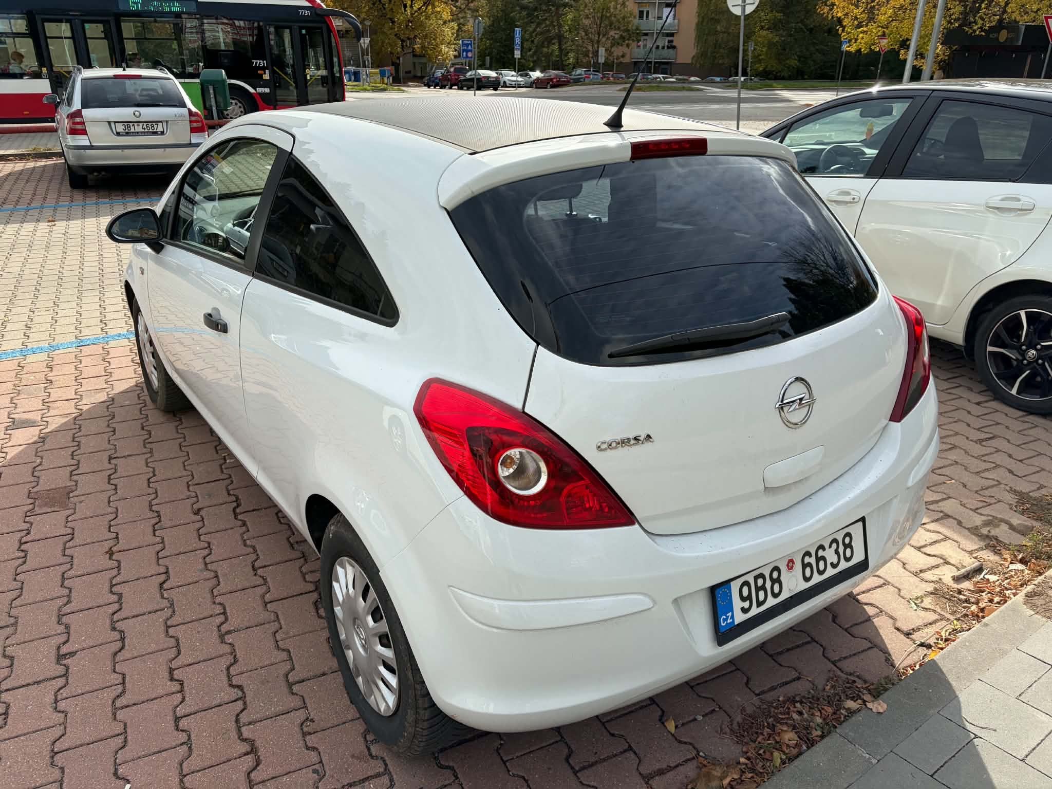 Opel Corsa, 1.2 63 kW, KLIMA, TEMPOMAT - fotka 4