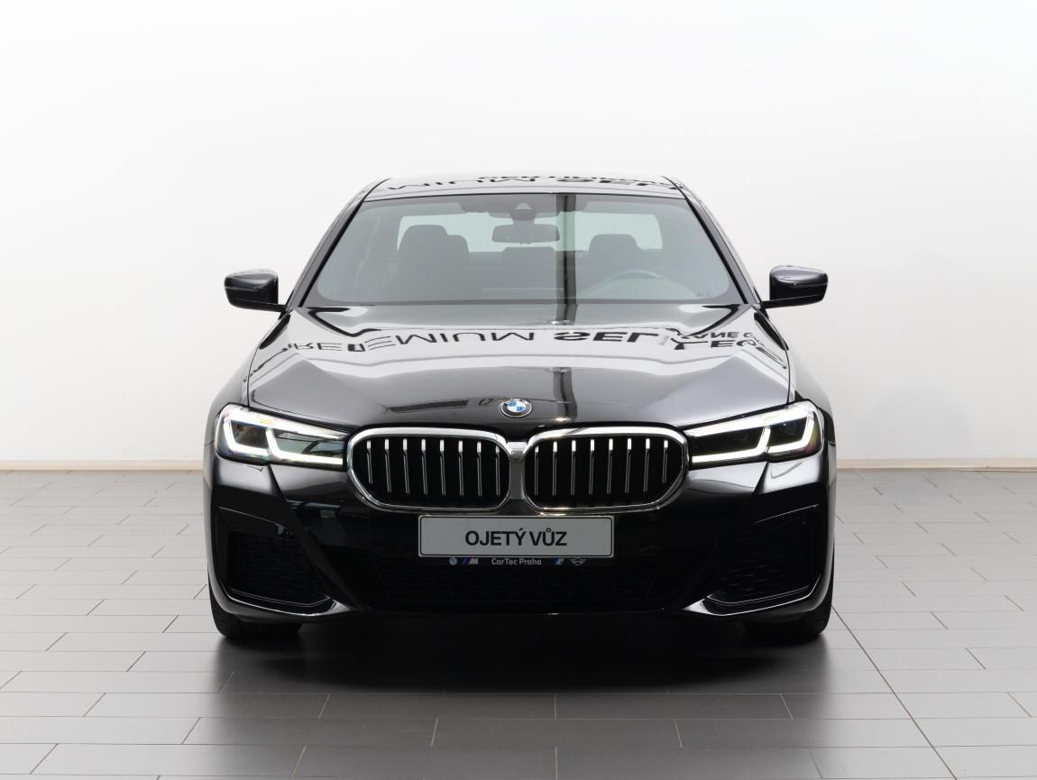 BMW Řada 5, 520d xDrive - fotka 2