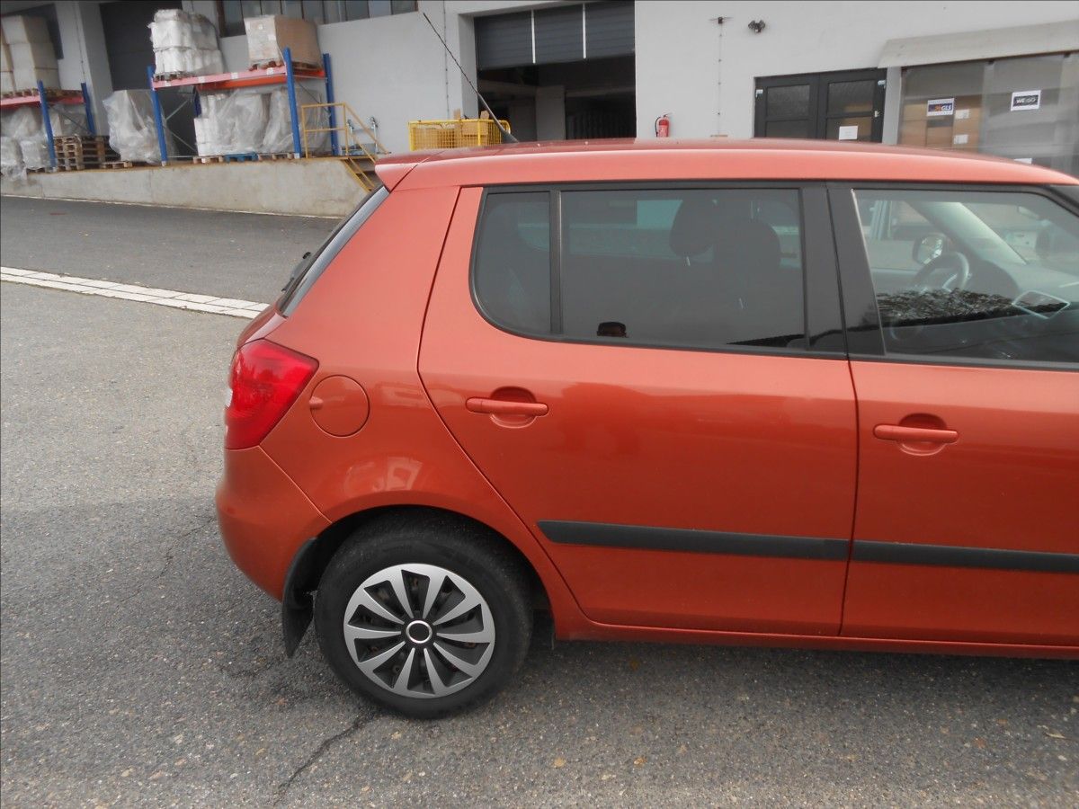 Škoda Fabia, 1,2 HTP 51Kw - fotka 5