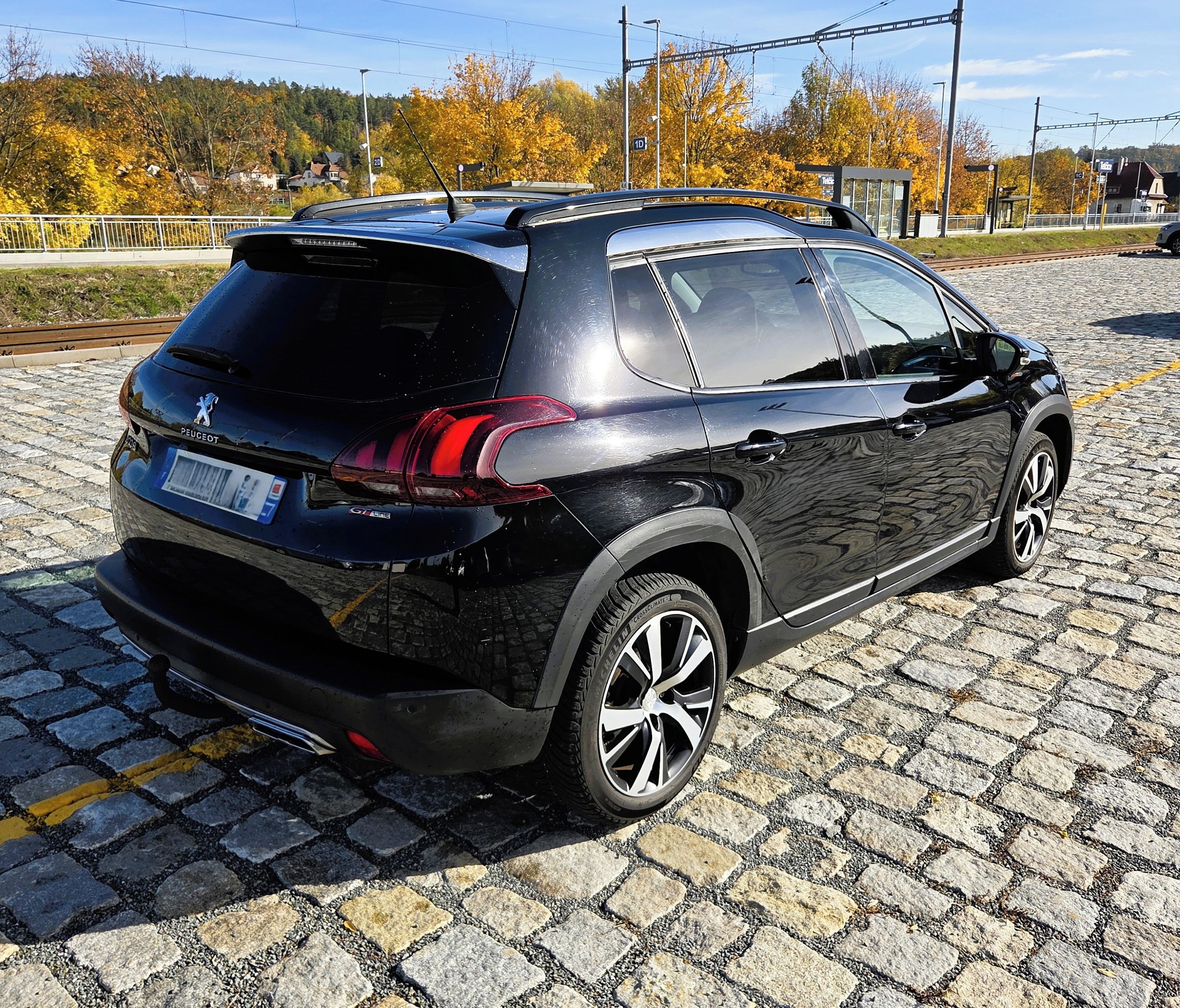 Peugeot 2008, 1.2e-THP GT Line Automat,tažné - fotka 4